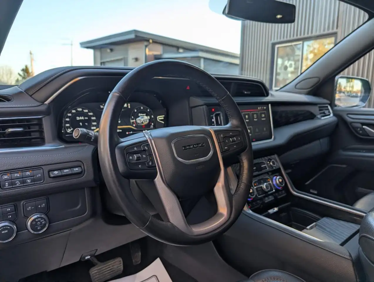 GMC Yukon снимка GMC Yukon