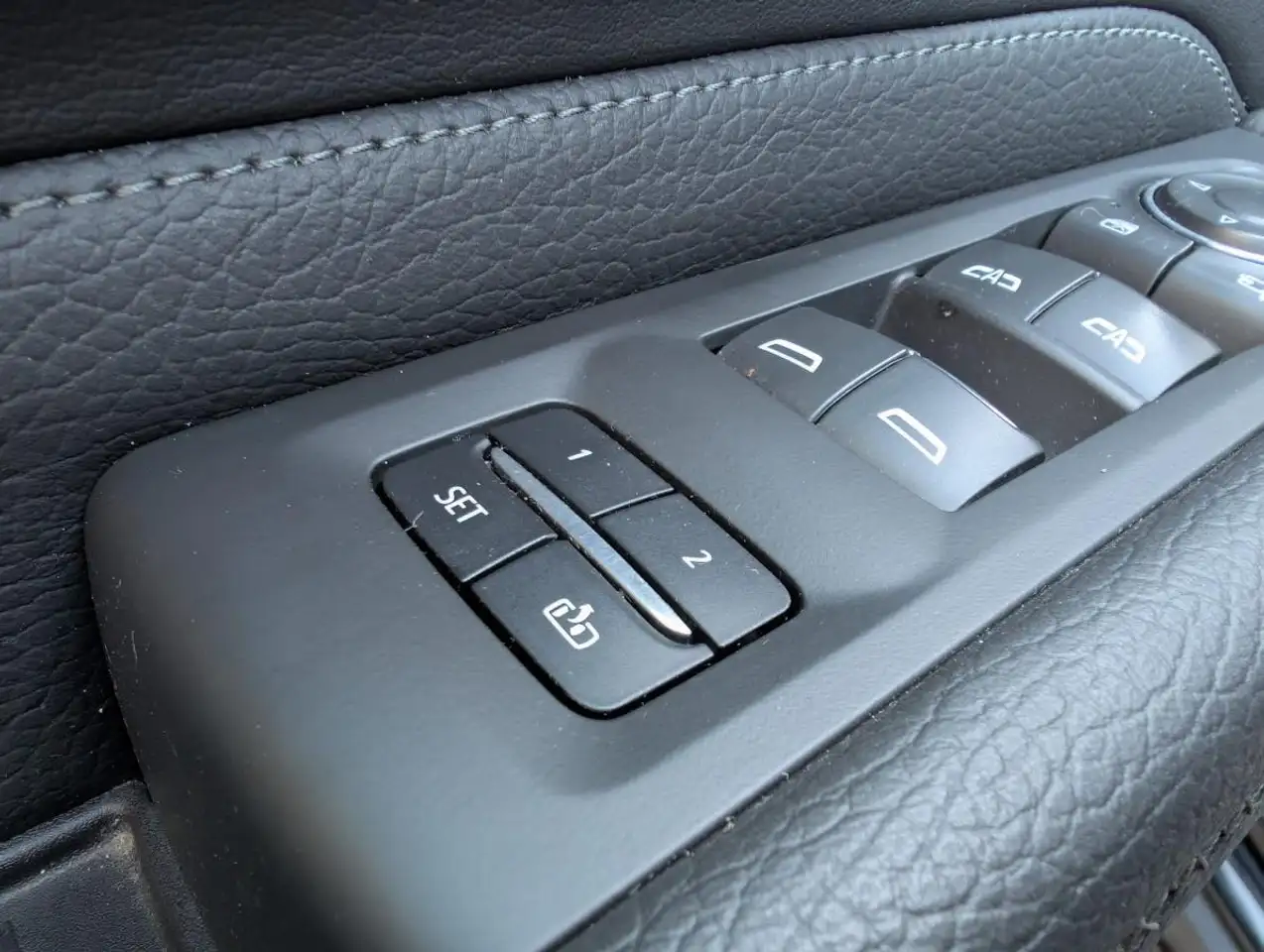GMC Yukon снимка GMC Yukon