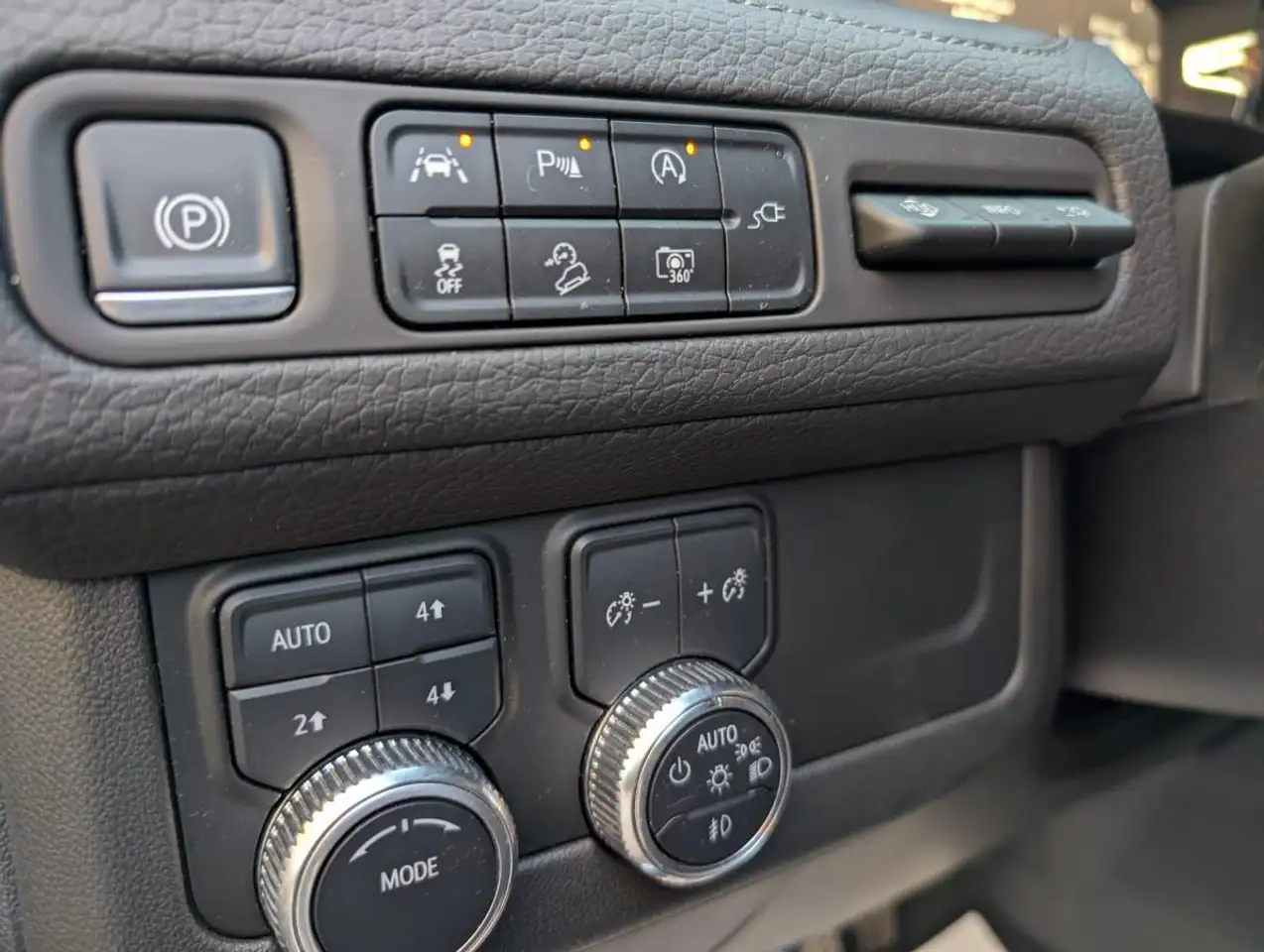 GMC Yukon снимка GMC Yukon