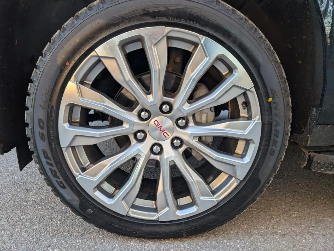 GMC Yukon снимка GMC Yukon
