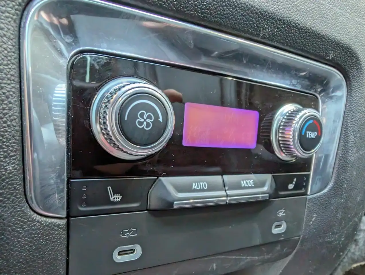 GMC Yukon снимка GMC Yukon
