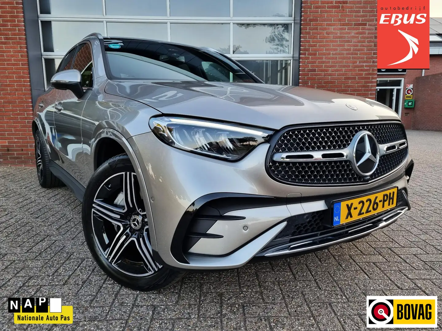 Mercedes-Benz GLC 300 300e 4MATIC AMG Line Gris - 1