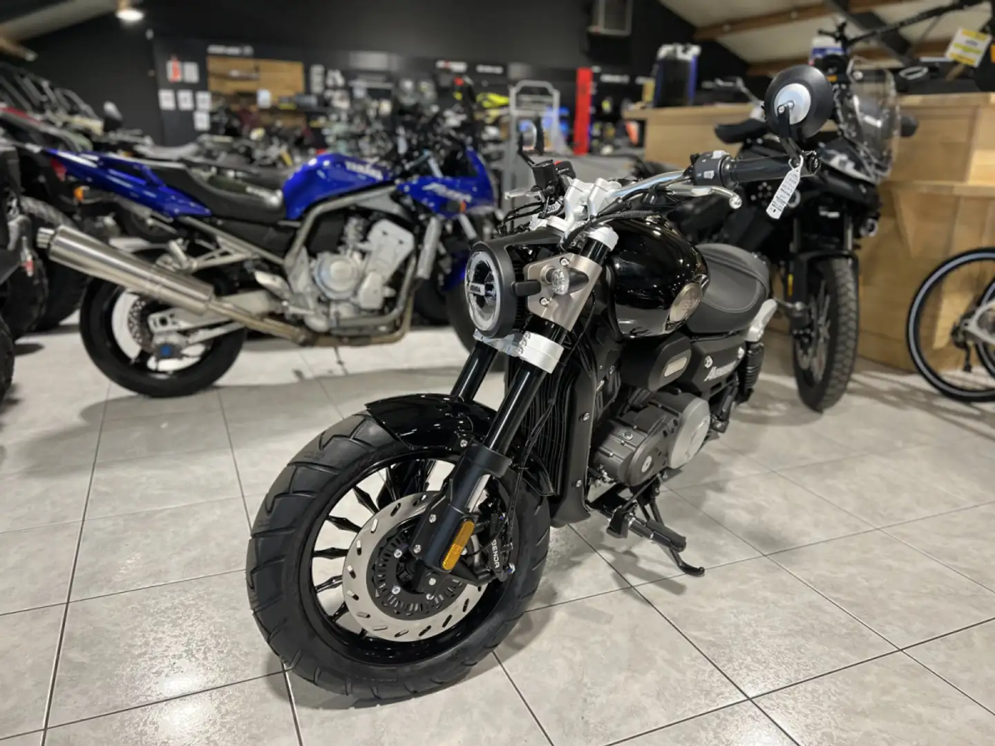 Benda Avengers 125 Noir - 2