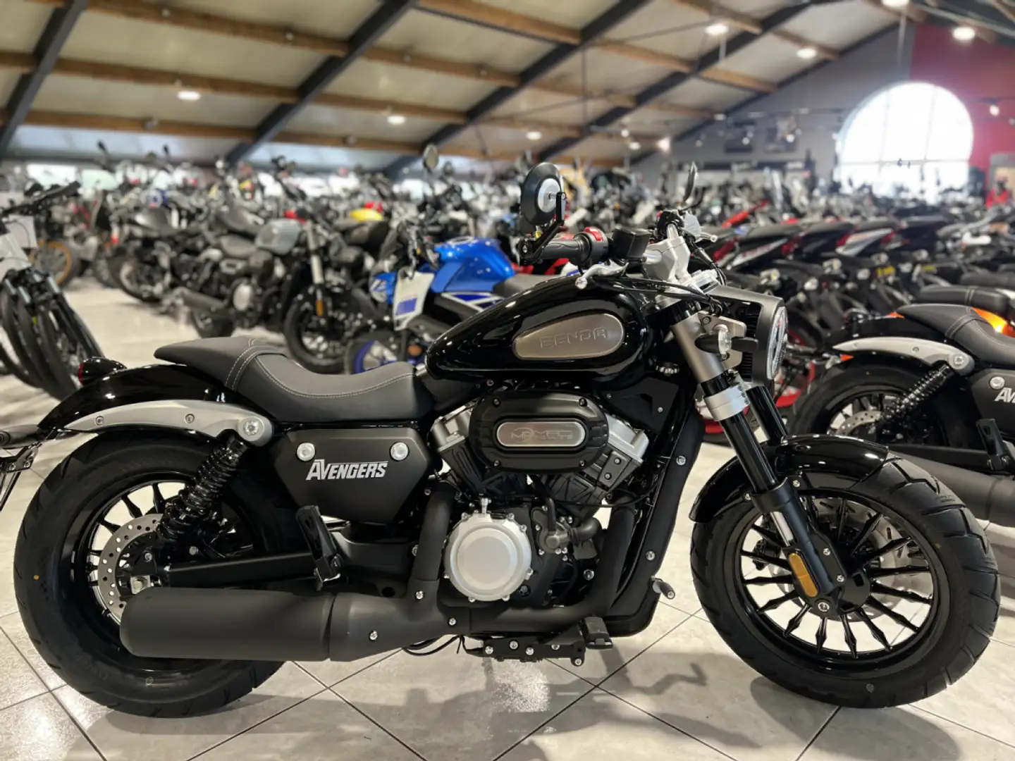 Benda Avengers 125 Noir - 1