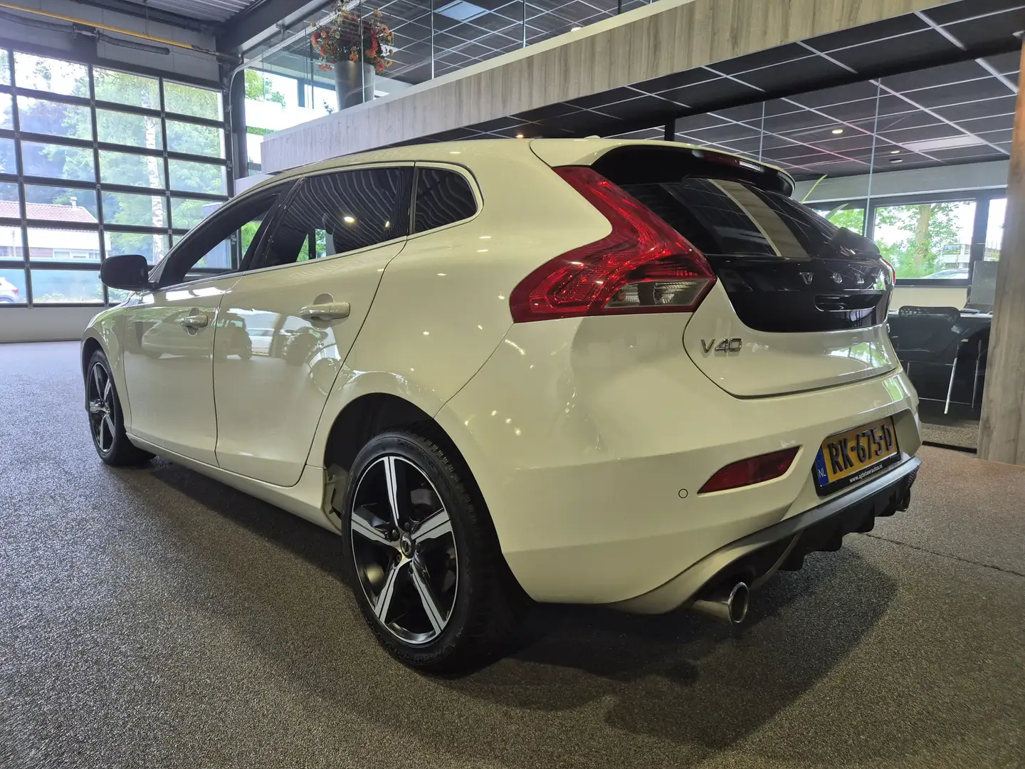 Volvo V40 2.0 D3 Business Sport | Pano | Volleder | Navi | L Білий - 2