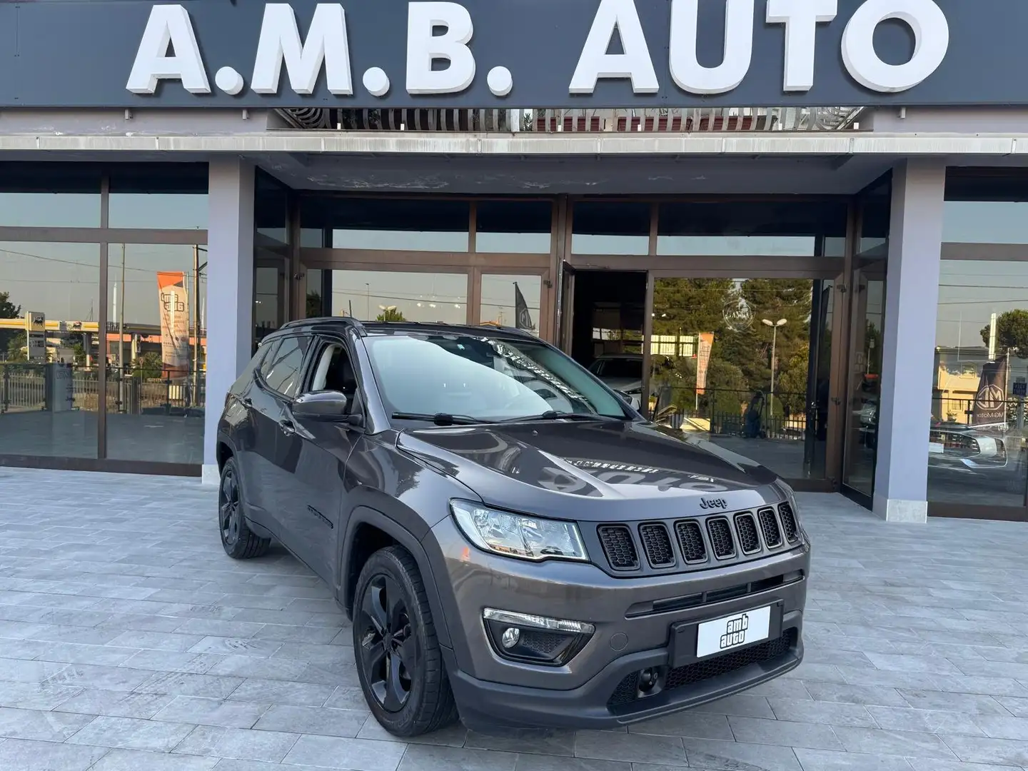 Jeep Compass Compass 1.6 mjt Night Eagle 2wd 120cv my19 Grijs - 1