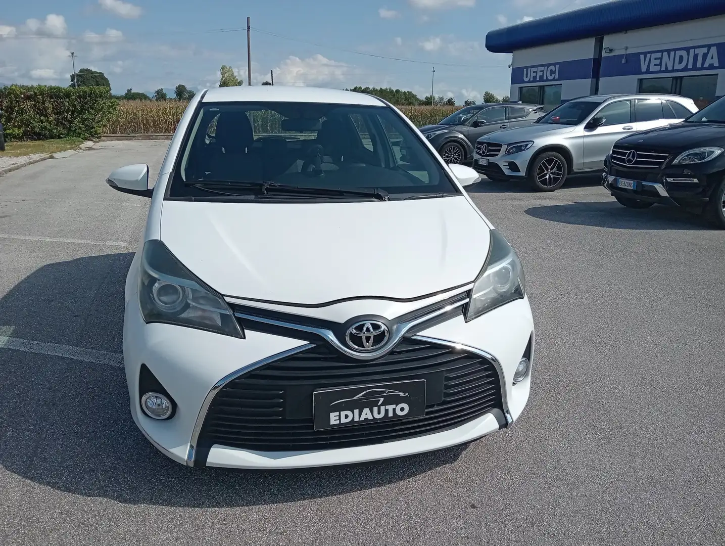 Toyota Yaris Yaris III 2015 5p 1.4 d-4d Active NEOPATENTATI Weiß - 2