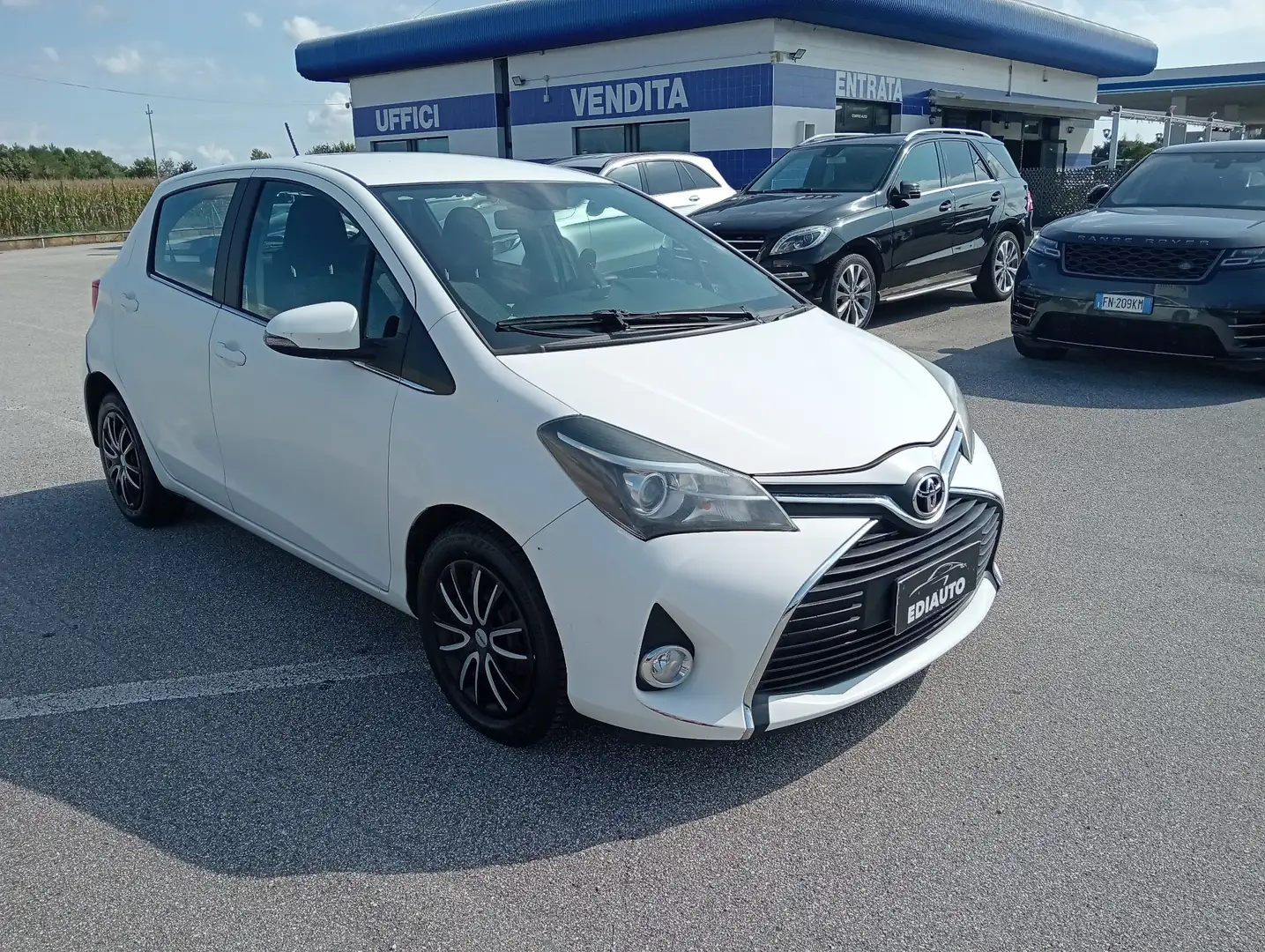 Toyota Yaris Yaris III 2015 5p 1.4 d-4d Active NEOPATENTATI Weiß - 1