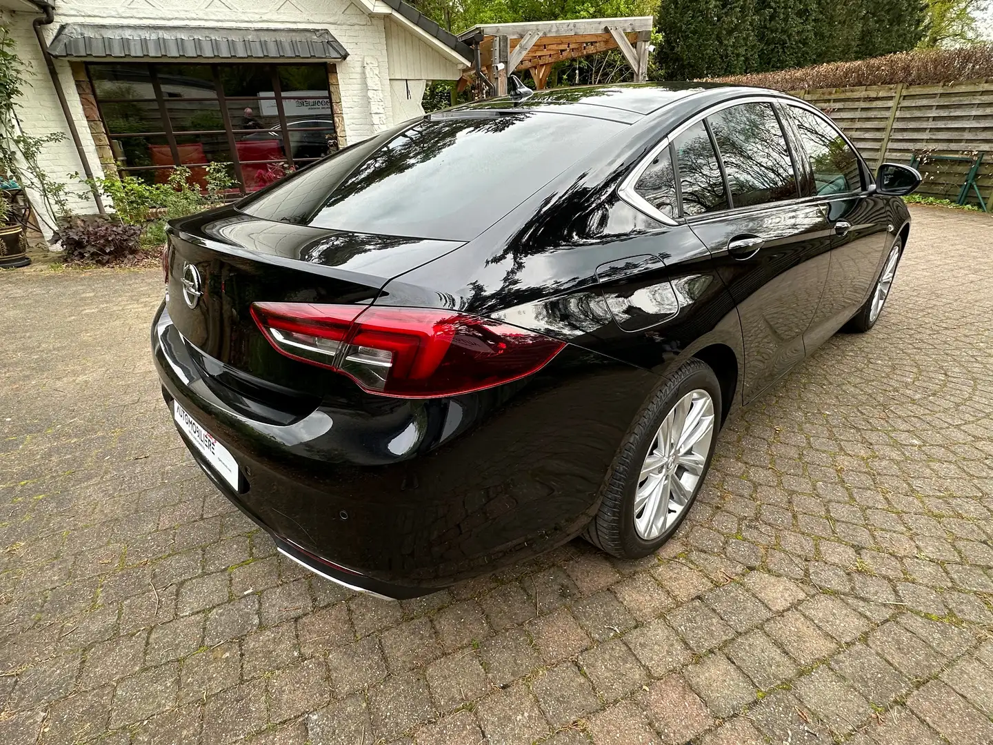 Opel Insignia 2.0 Turbo Business crna - 2