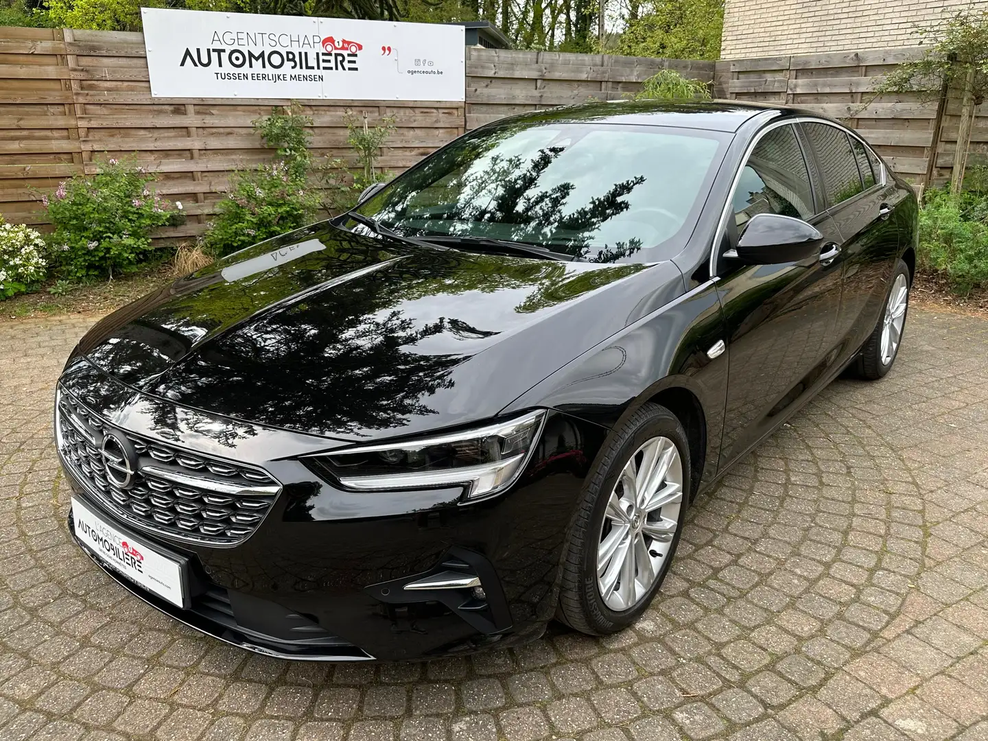 Opel Insignia 2.0 Turbo Business crna - 1