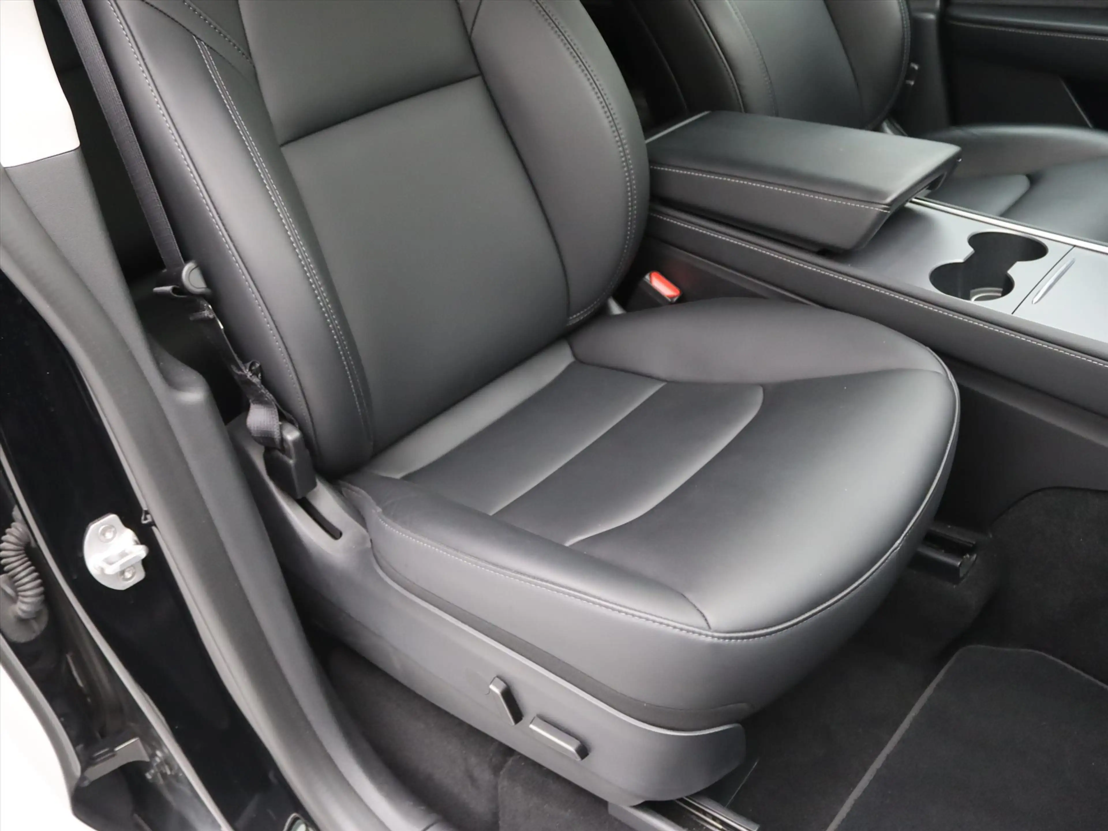 Tesla Model Y Standard RWD Plus 94.6% SoH [ AMD RYZEN+AUTOPILOT+ — photo 17