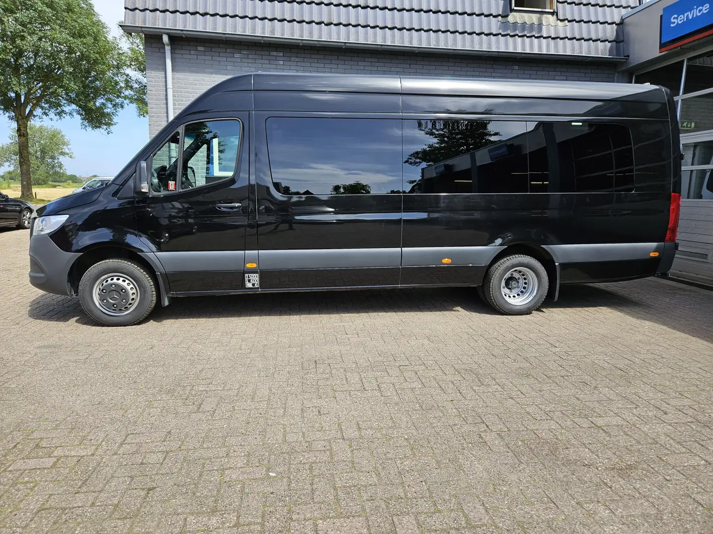 Mercedes-Benz Sprinter 517 CDI VIP Touringcar Zwart - 2