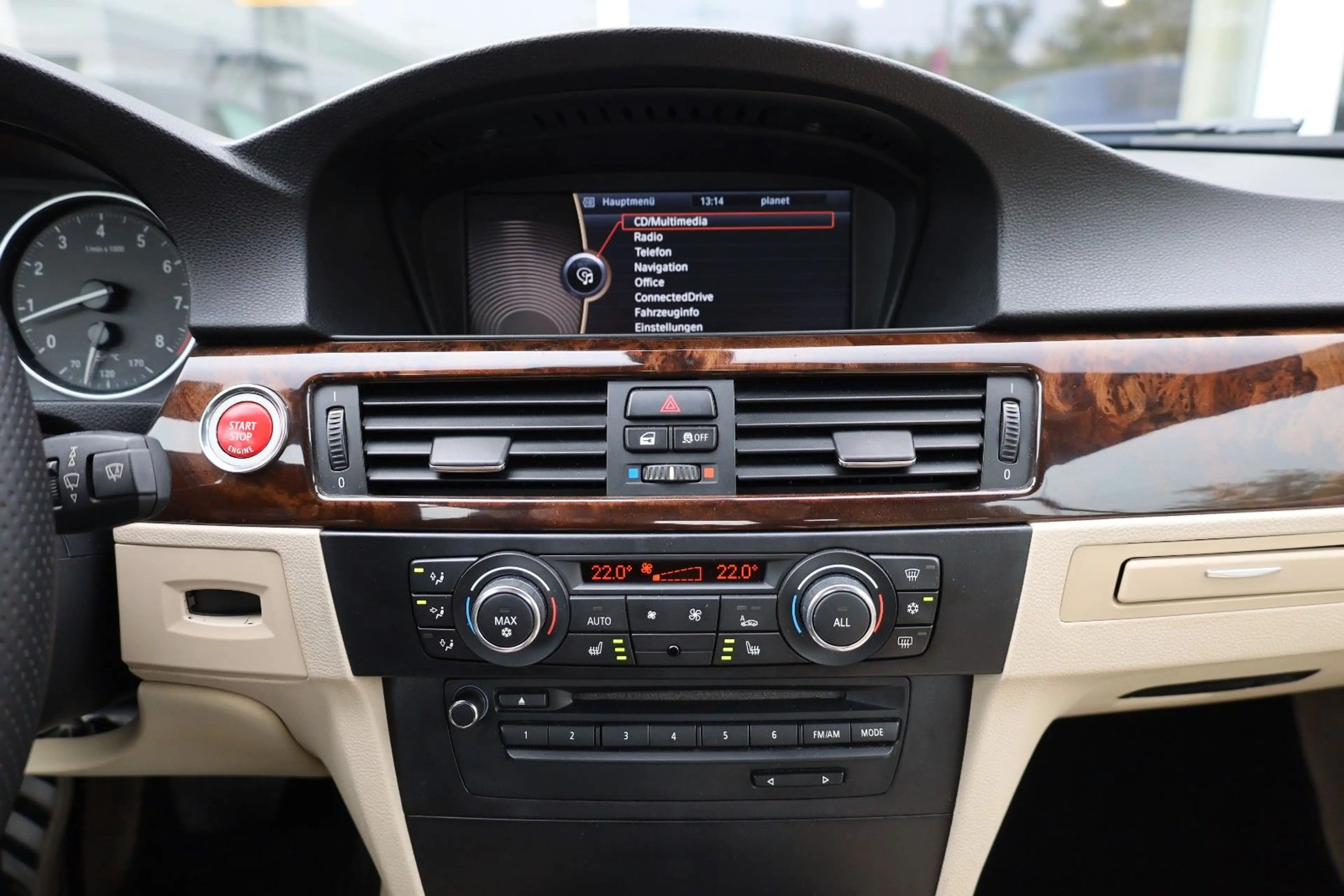 BMW 335 i Cabrio/XENON/SHZ/TEMPOMAT/BTH/NAVI/R19 — photo 14