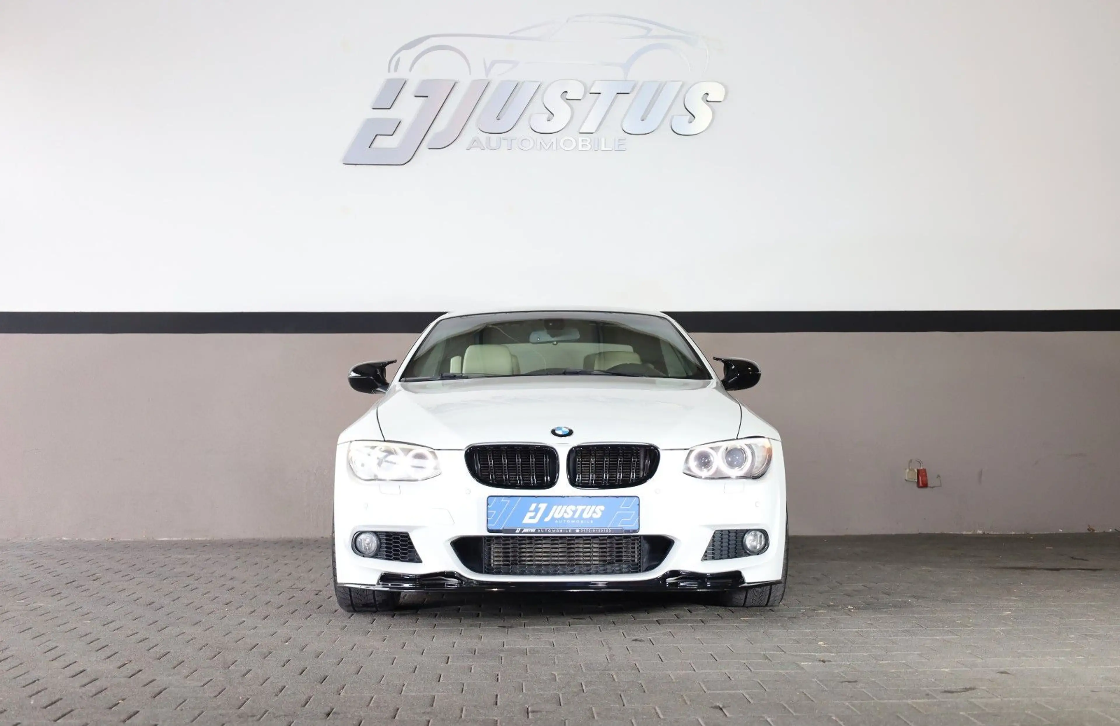 BMW 335 i Cabrio/XENON/SHZ/TEMPOMAT/BTH/NAVI/R19 — photo 2