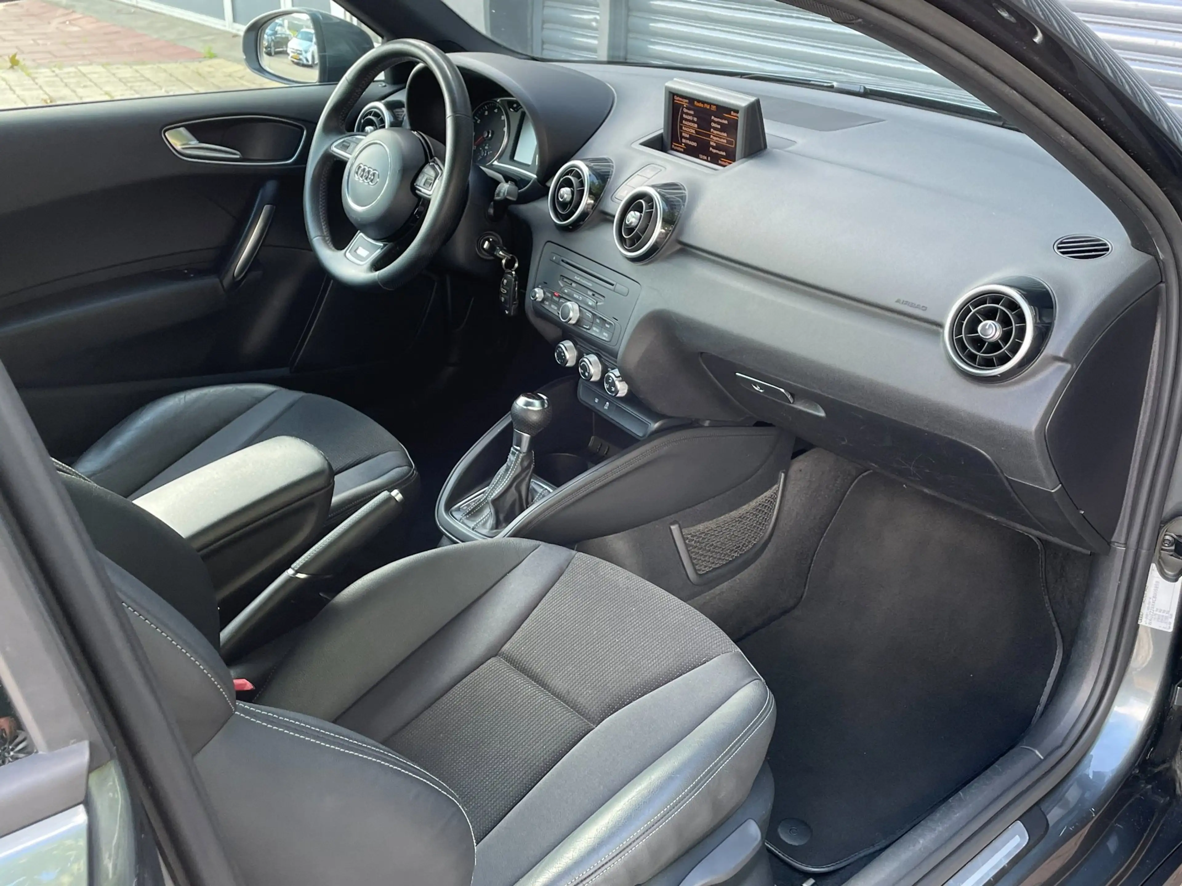 Audi A1 1.4 TFSI 3x S-Line Automaat | Led | Navi | Leder | — photo 17