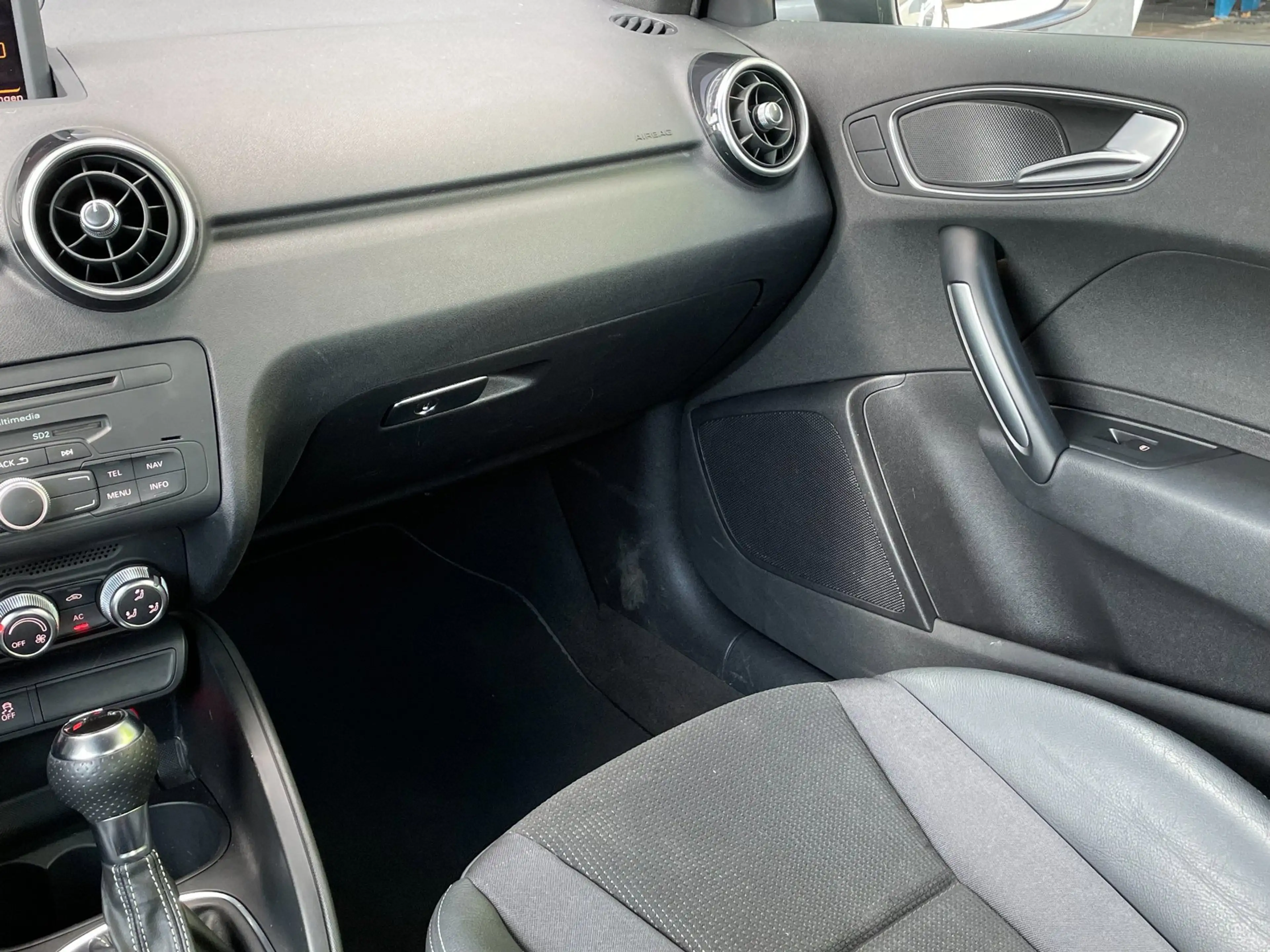Audi A1 1.4 TFSI 3x S-Line Automaat | Led | Navi | Leder | — photo 13