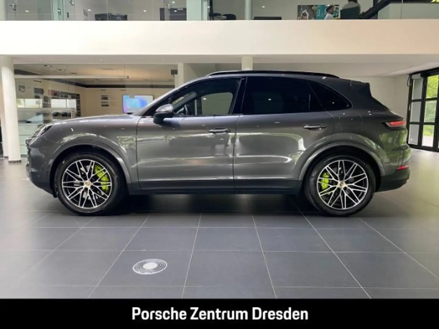 Porsche Cayenne S E-Hybrid Pano AHK Chrono SH v+h Inno H Grau - 2