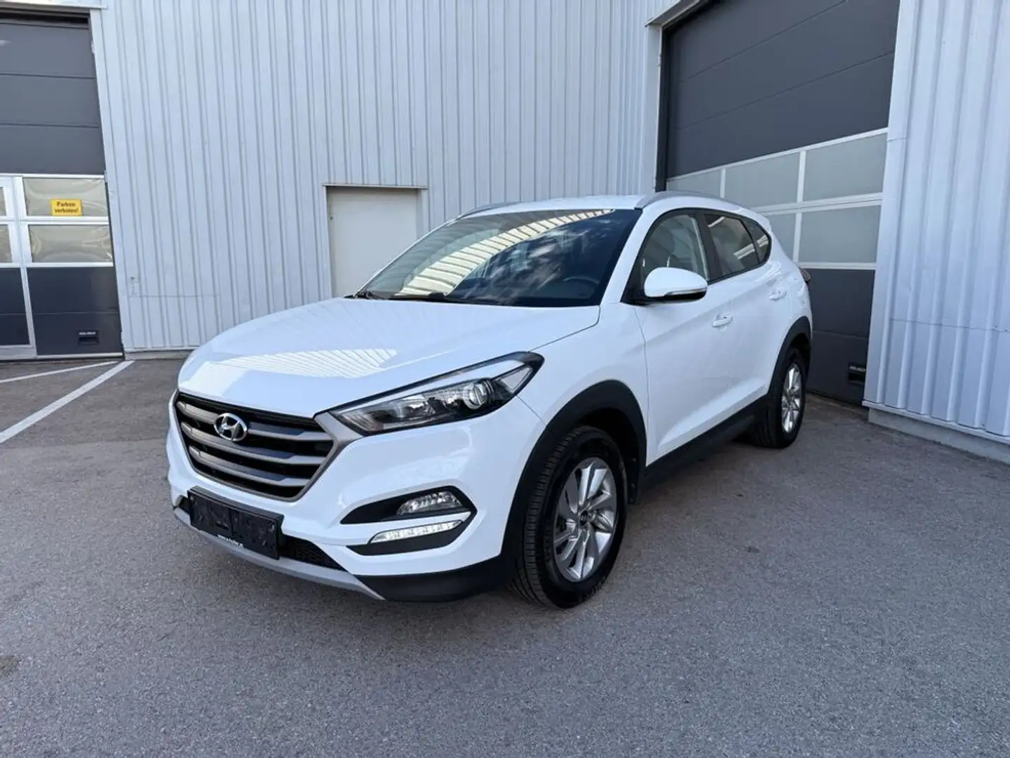 Hyundai TUCSON Go 2WD Weiß - 1