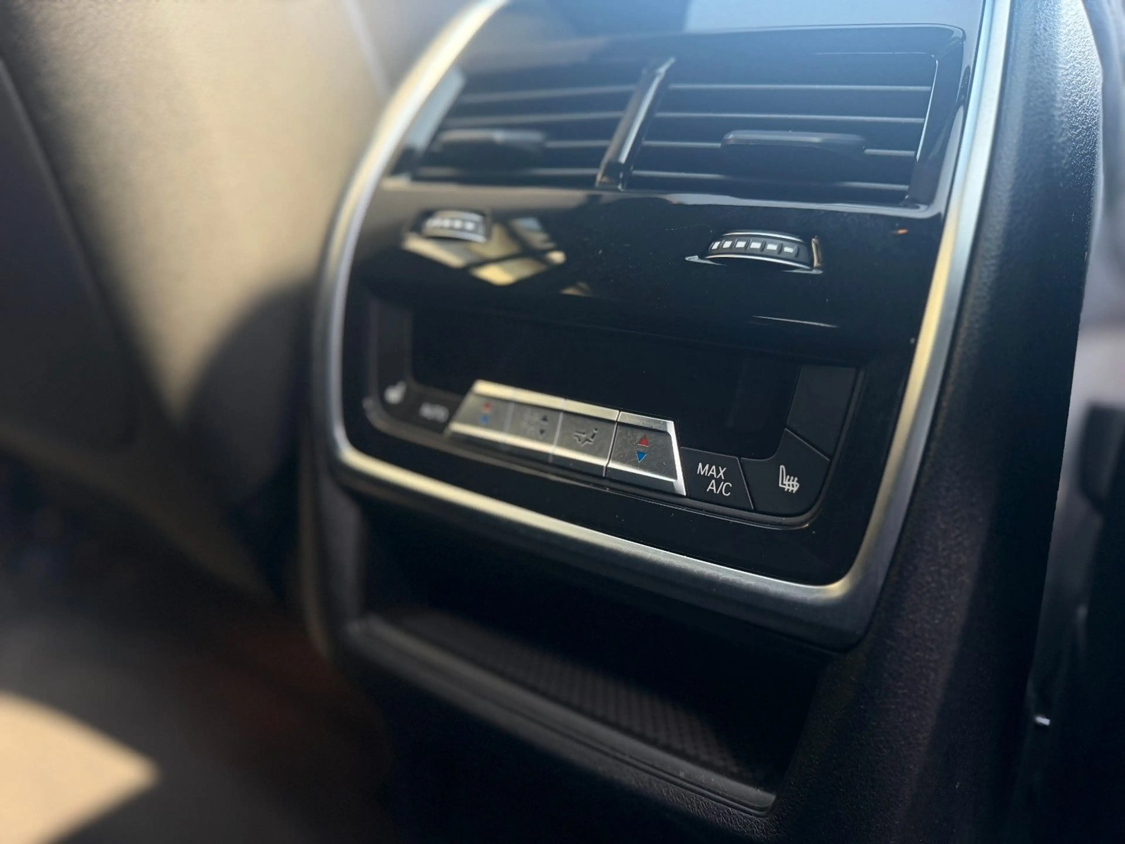 BMW X6 xDrive40i M Sport Pro 22 AHK ACC Pano SitzLüf — photo 12