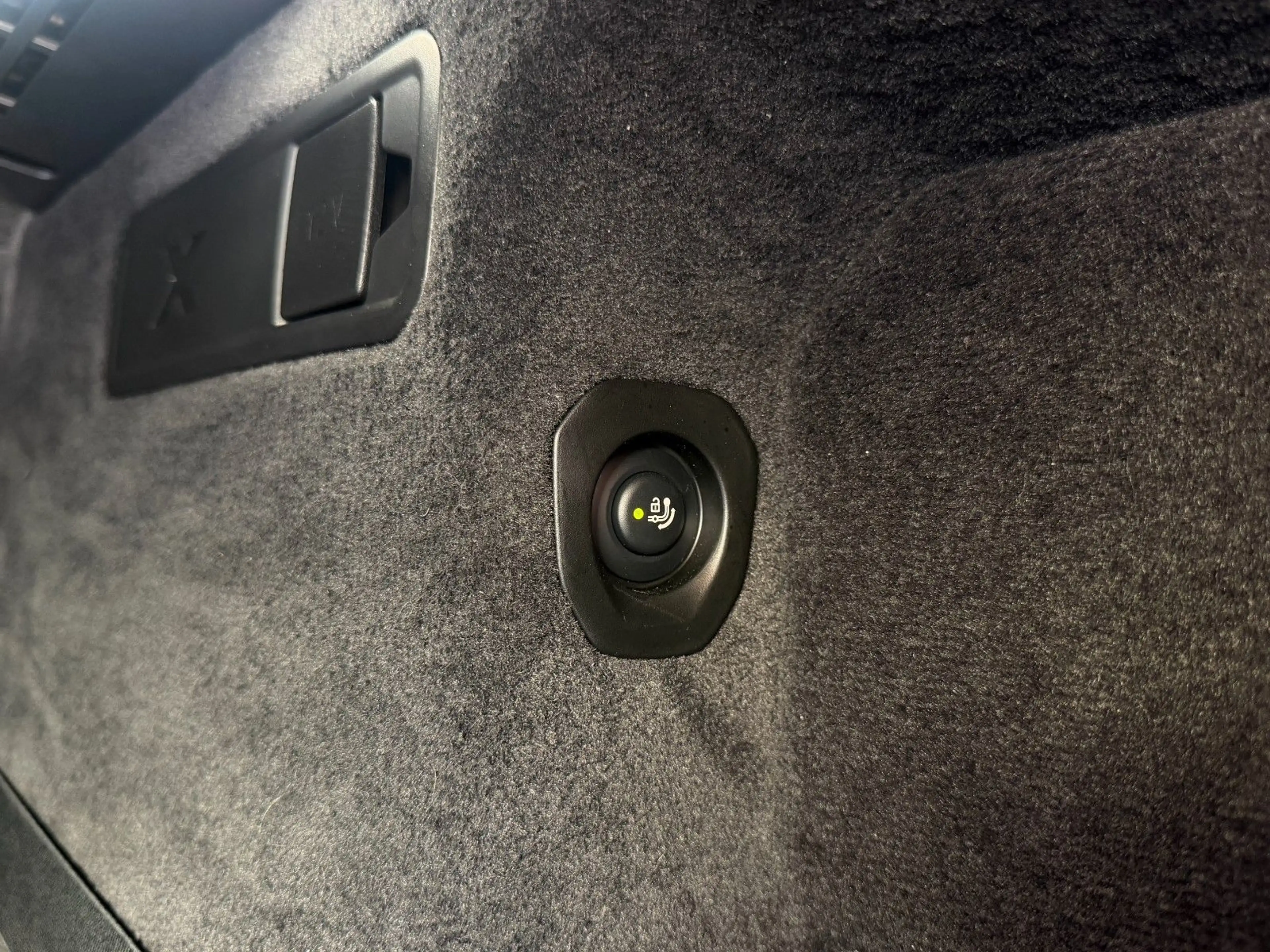 BMW X6 xDrive40i M Sport Pro 22 AHK ACC Pano SitzLüf — photo 10