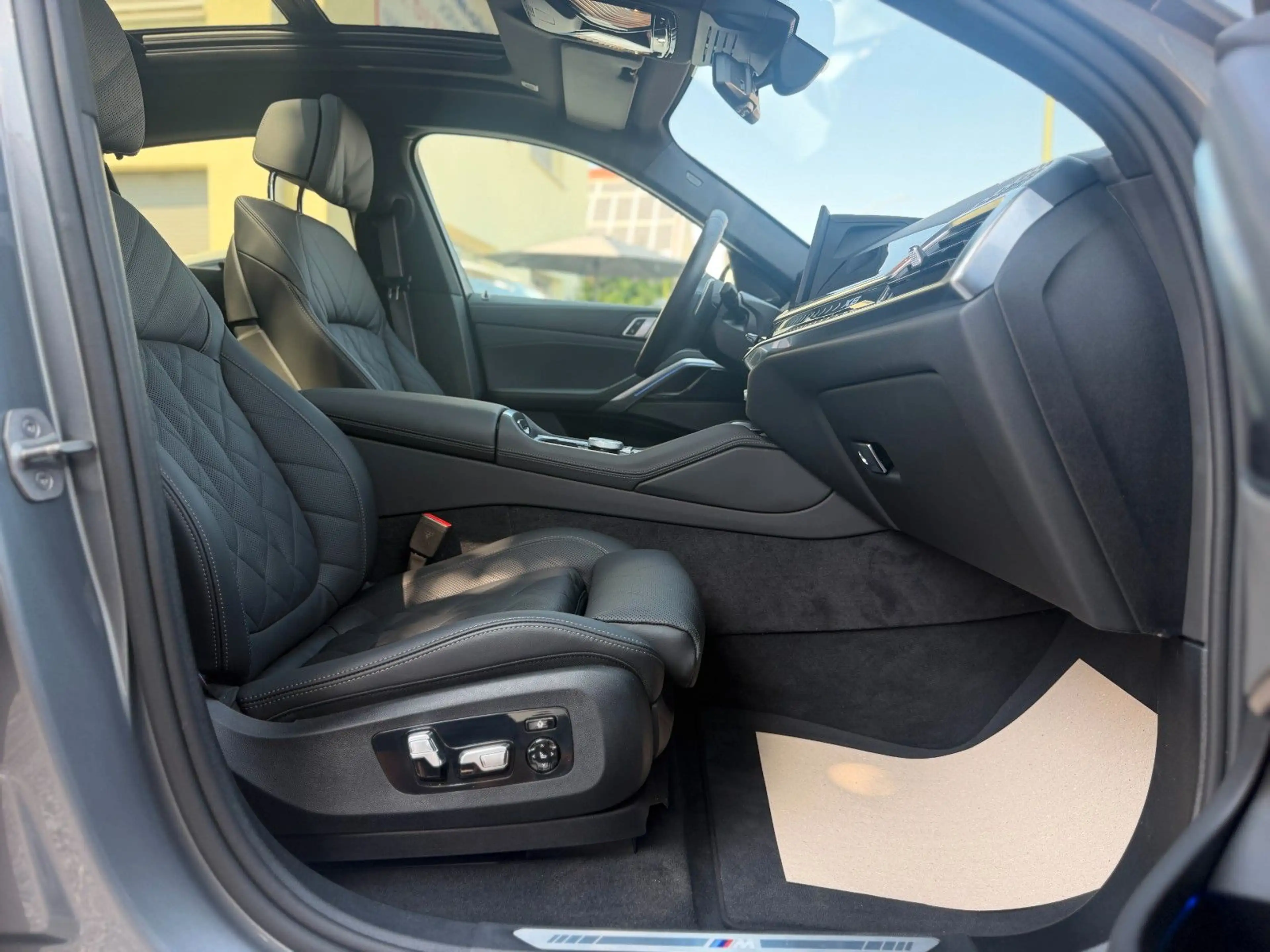 BMW X6 xDrive40i M Sport Pro 22 AHK ACC Pano SitzLüf — photo 14