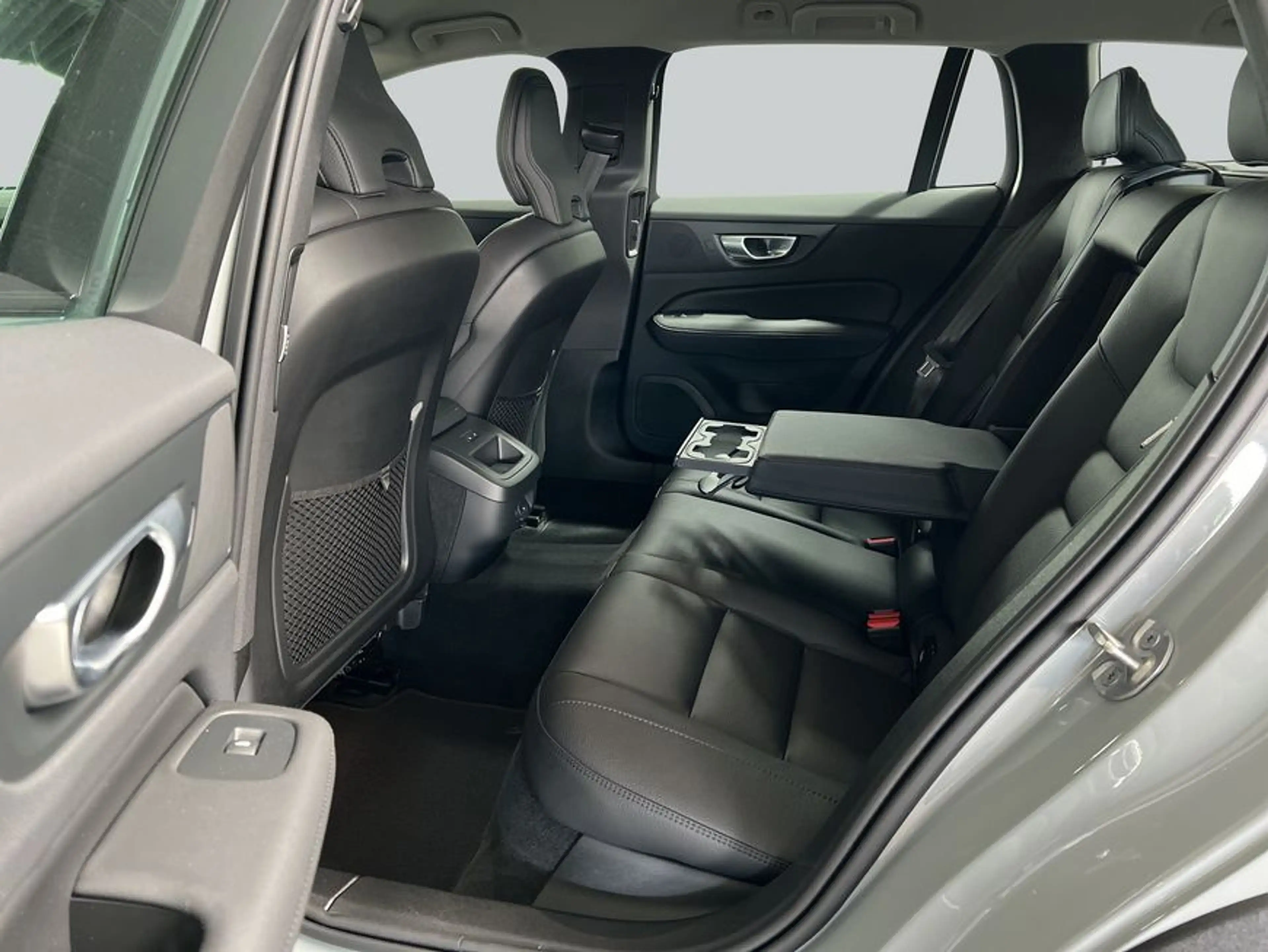 Volvo V60 Cross Country V60 Cross Country B4 D AWD Plus — photo 11