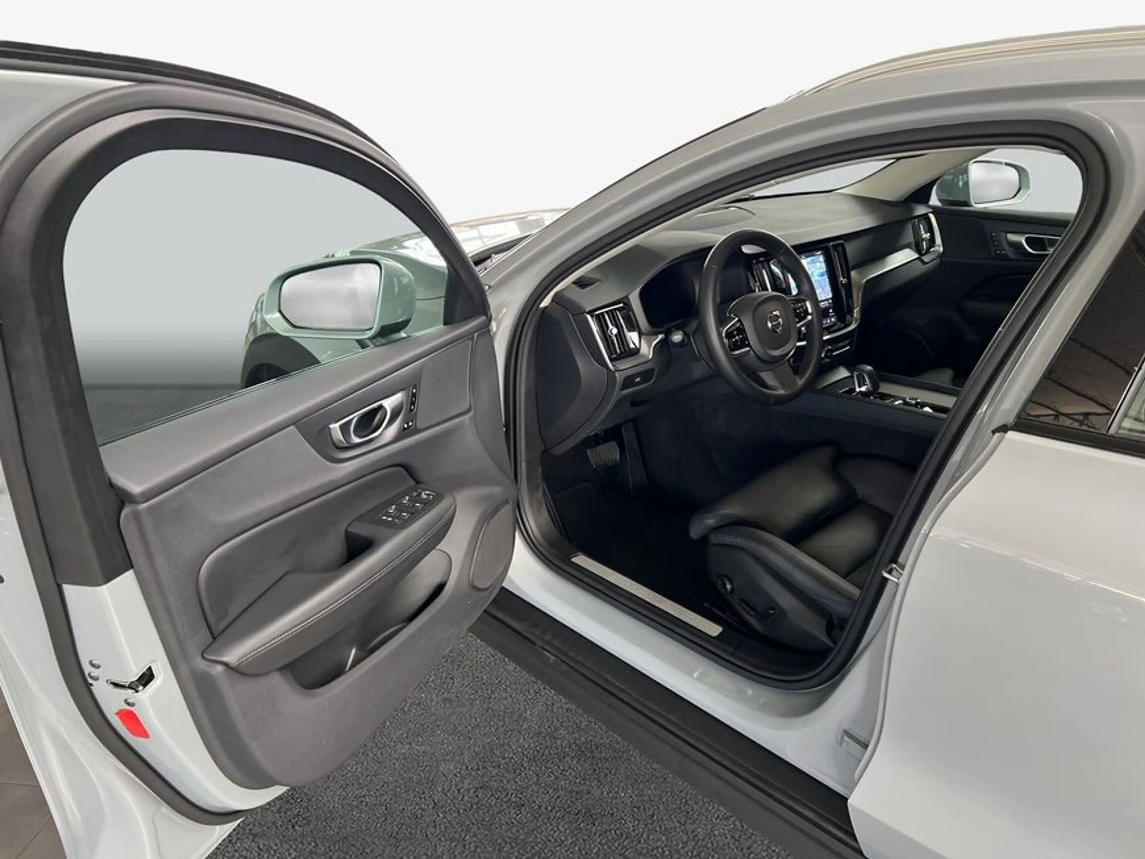 Volvo V60 Cross Country V60 Cross Country B4 D AWD Plus — photo 9