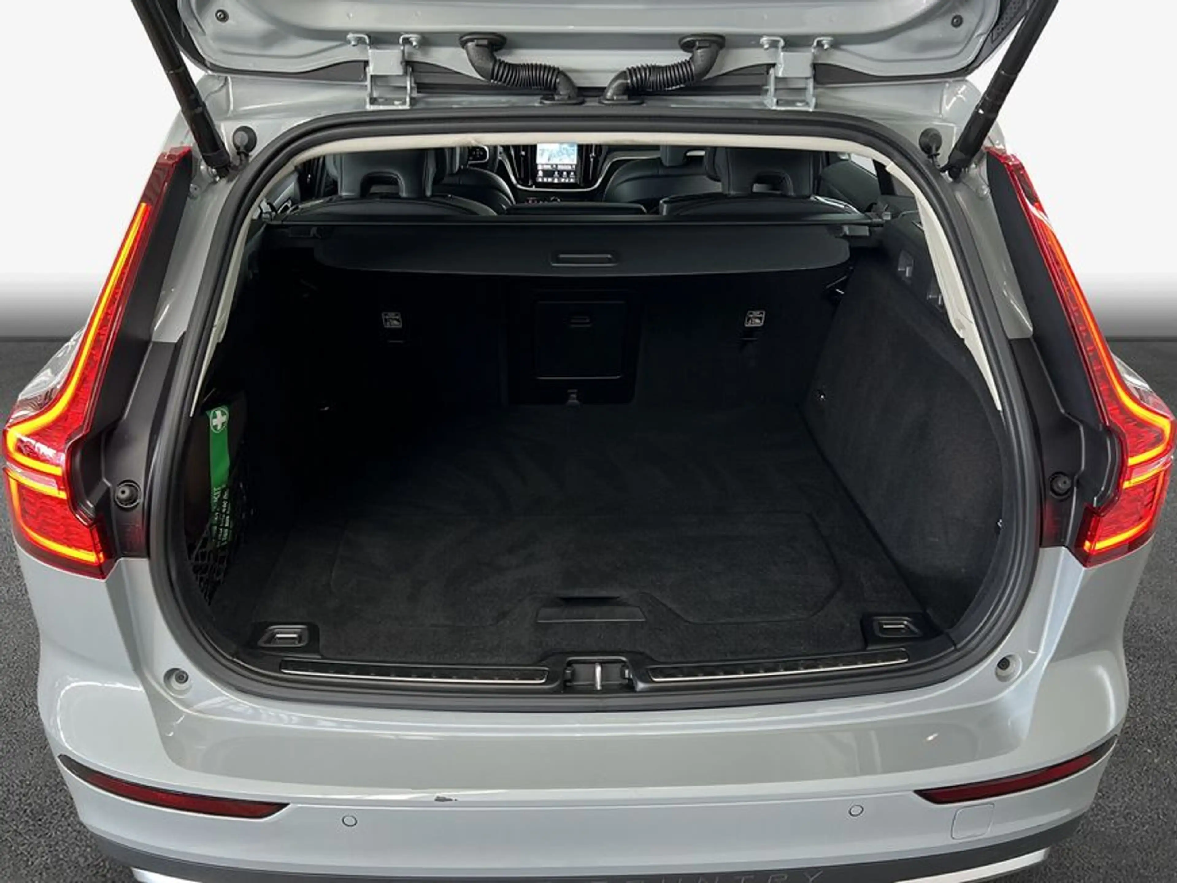 Volvo V60 Cross Country V60 Cross Country B4 D AWD Plus — photo 8