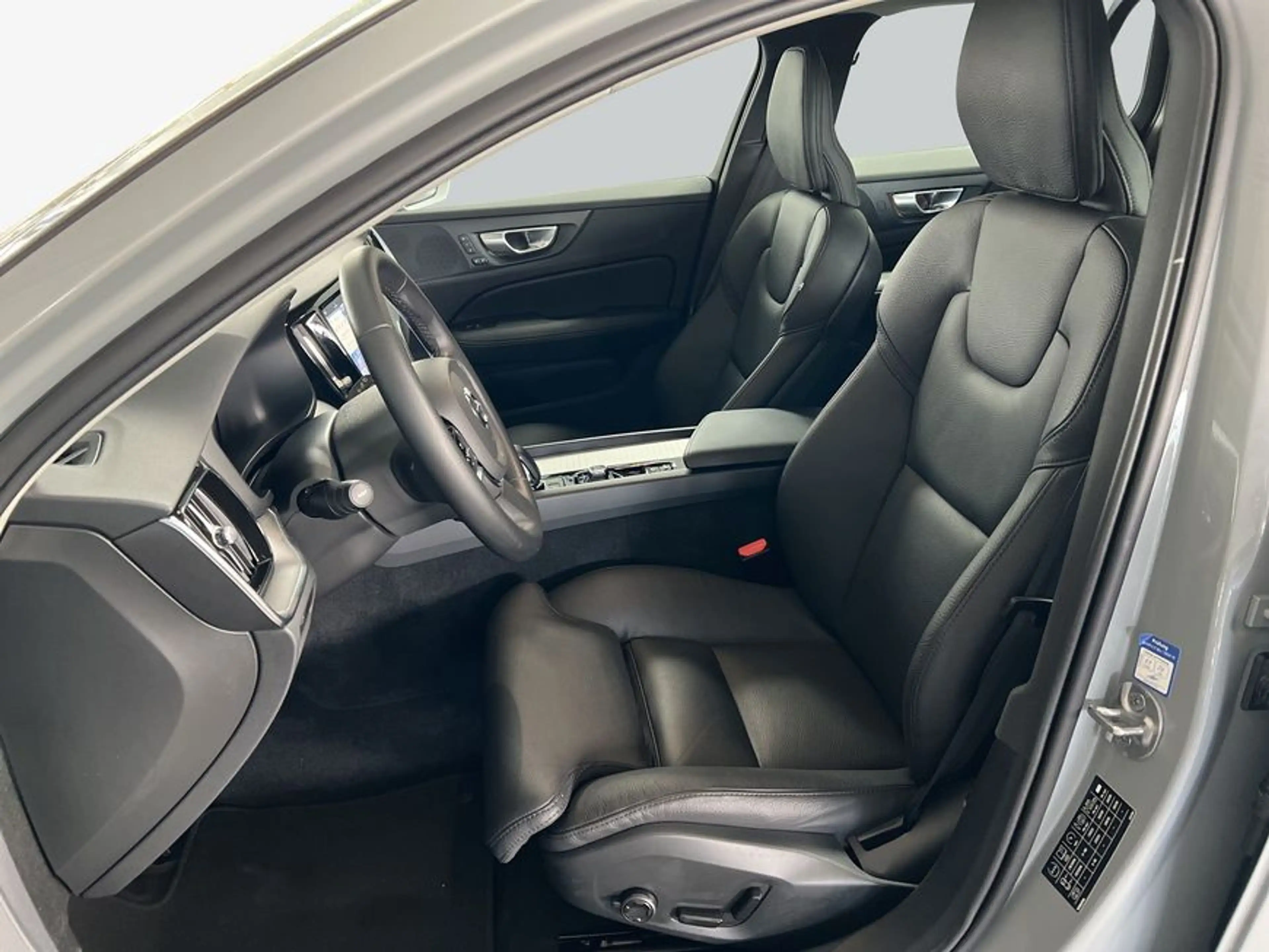 Volvo V60 Cross Country V60 Cross Country B4 D AWD Plus — photo 10