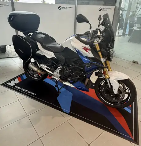 BMW F view 2