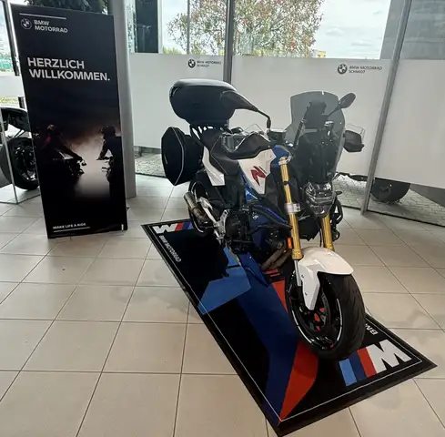 BMW F main image
