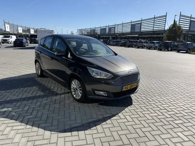 Ford C-Max view 3