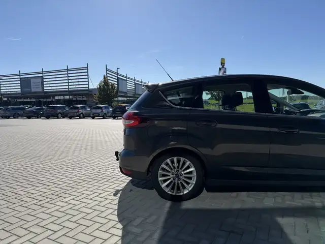 Ford C-Max view 5