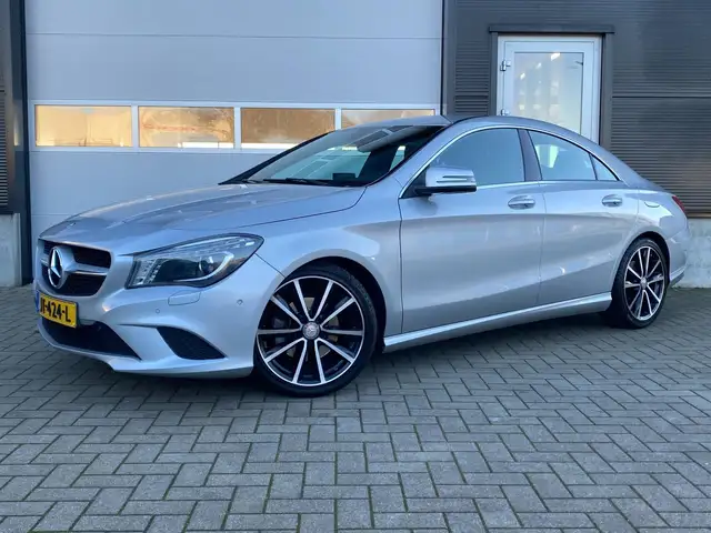 Mercedes-Benz CLA 180 Automaat Xenon Navi 18" NL-auto