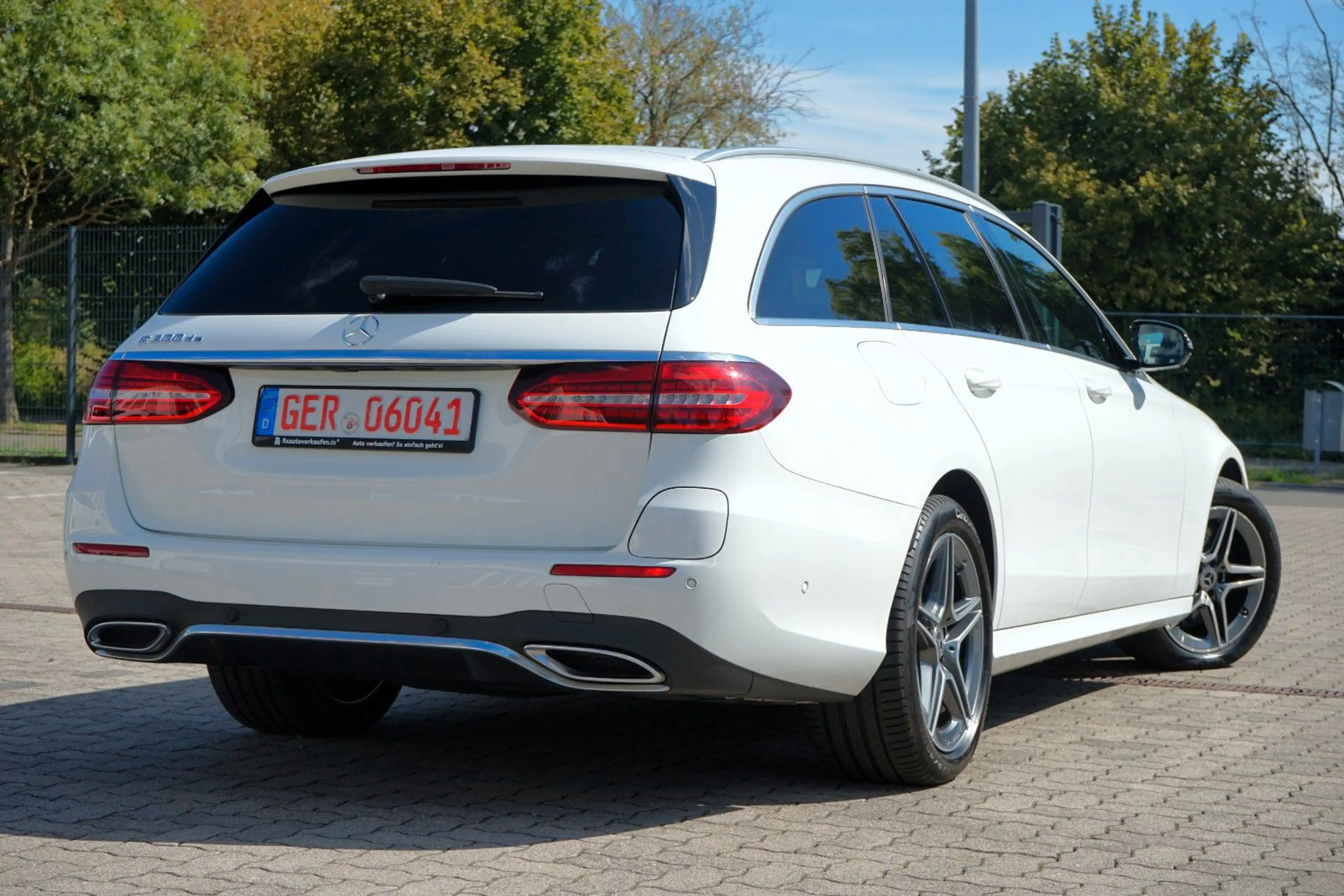Mercedes-Benz E 300 de AMG/1.HAND/BURMESTER/ASSISTENT/AMBIENTE — photo 16
