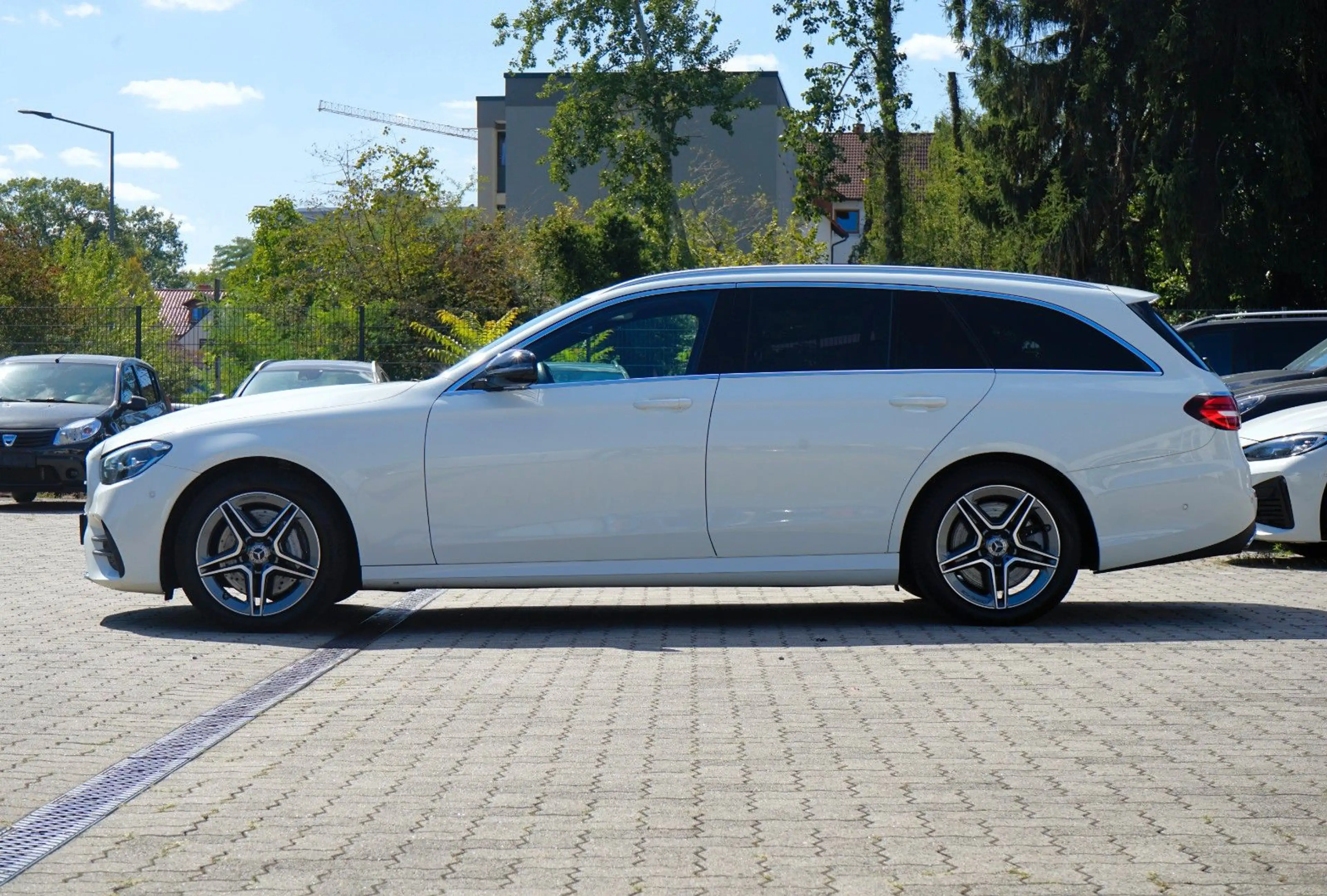 Mercedes-Benz E 300 de AMG/1.HAND/BURMESTER/ASSISTENT/AMBIENTE — photo 2