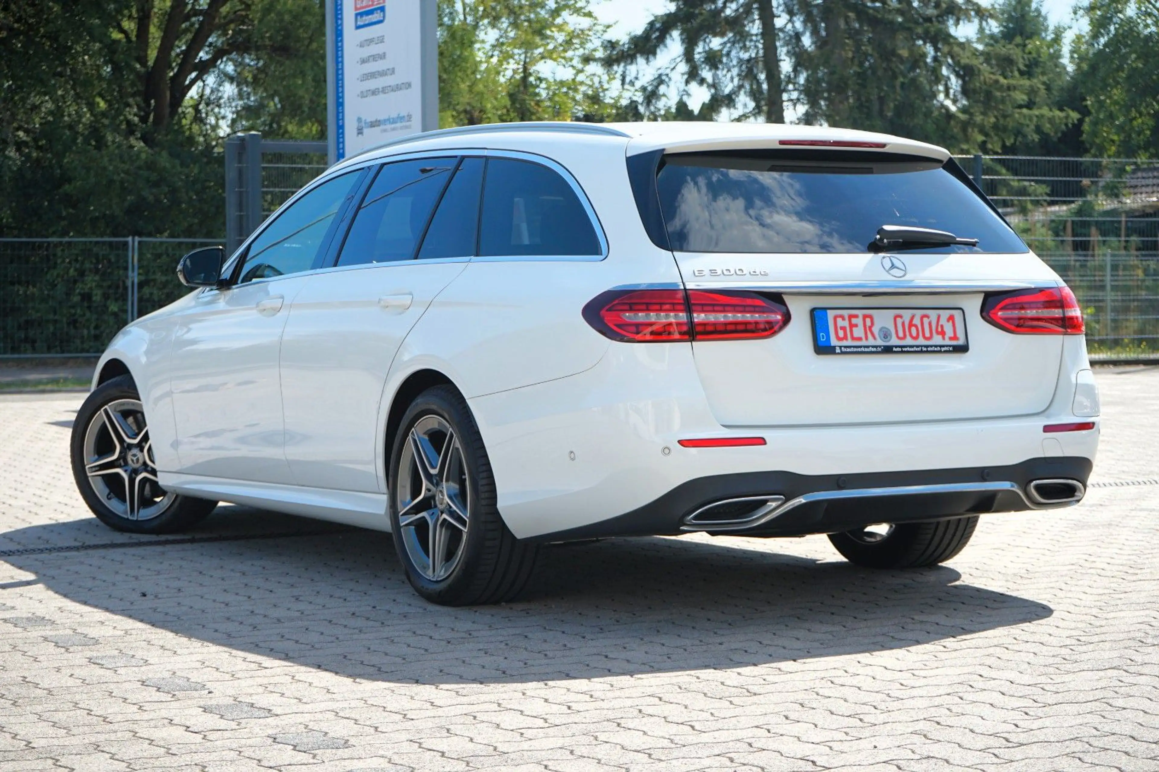 Mercedes-Benz E 300 de AMG/1.HAND/BURMESTER/ASSISTENT/AMBIENTE — photo 3