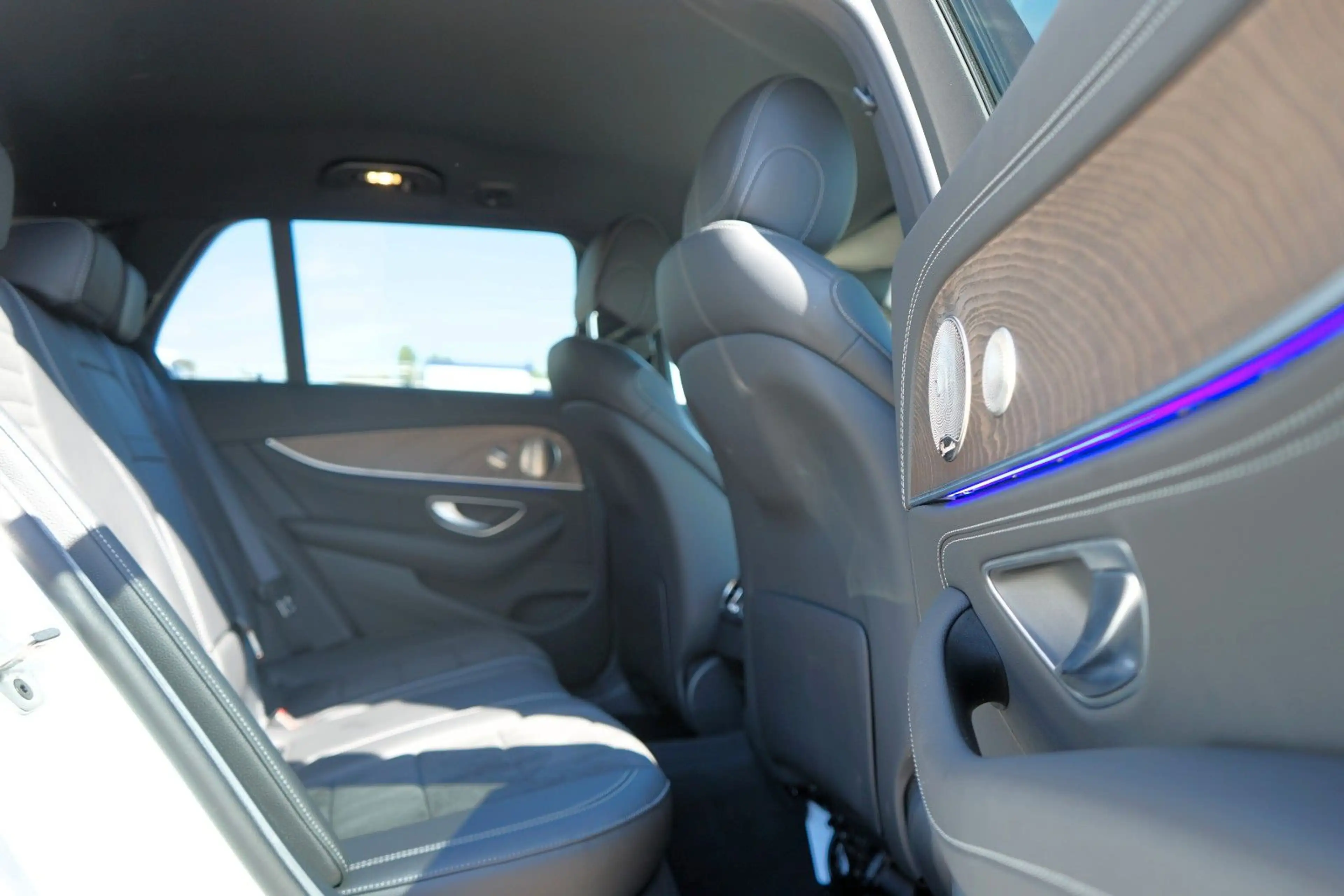 Mercedes-Benz E 300 de AMG/1.HAND/BURMESTER/ASSISTENT/AMBIENTE — photo 12