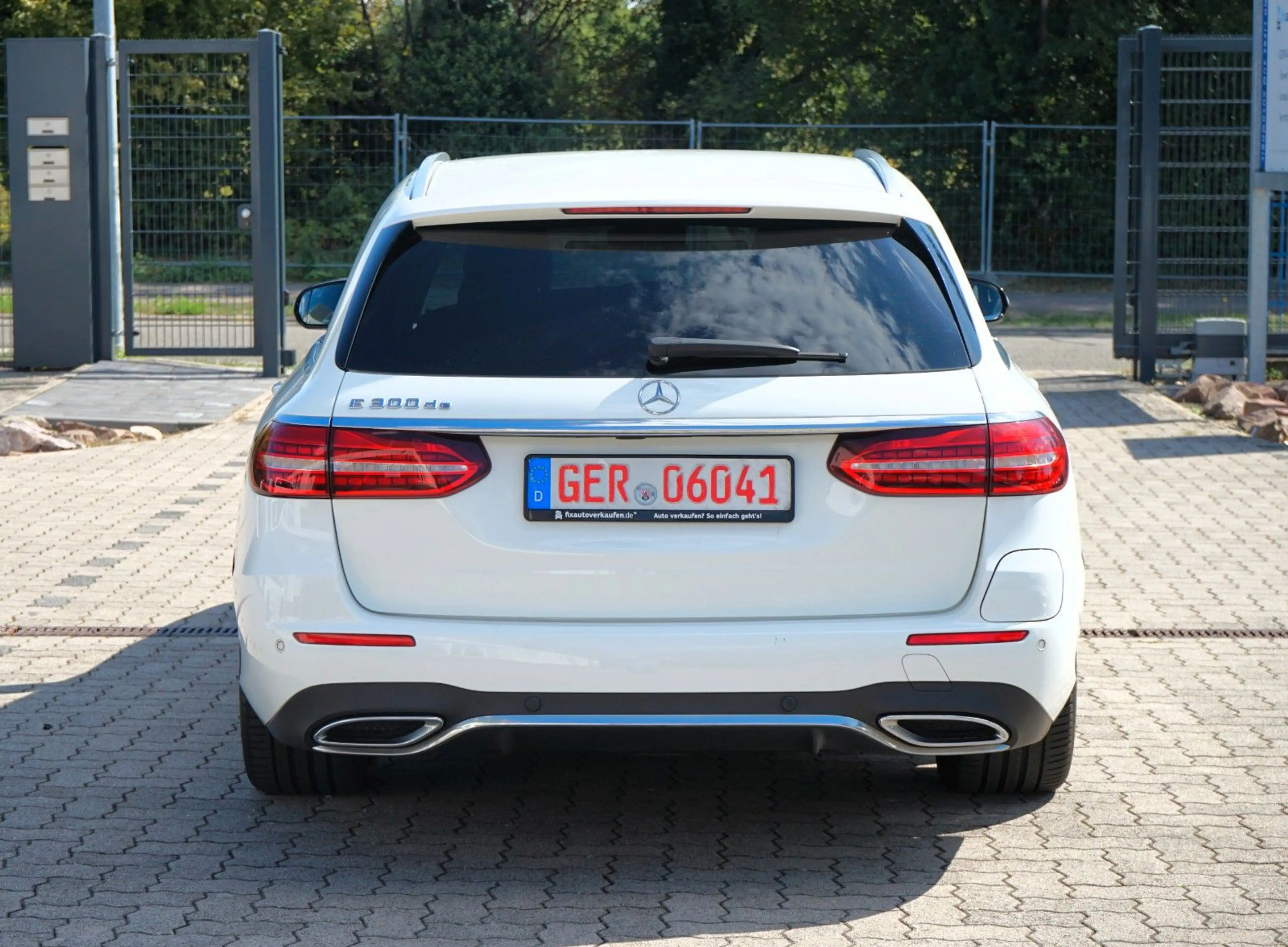 Mercedes-Benz E 300 de AMG/1.HAND/BURMESTER/ASSISTENT/AMBIENTE — photo 15