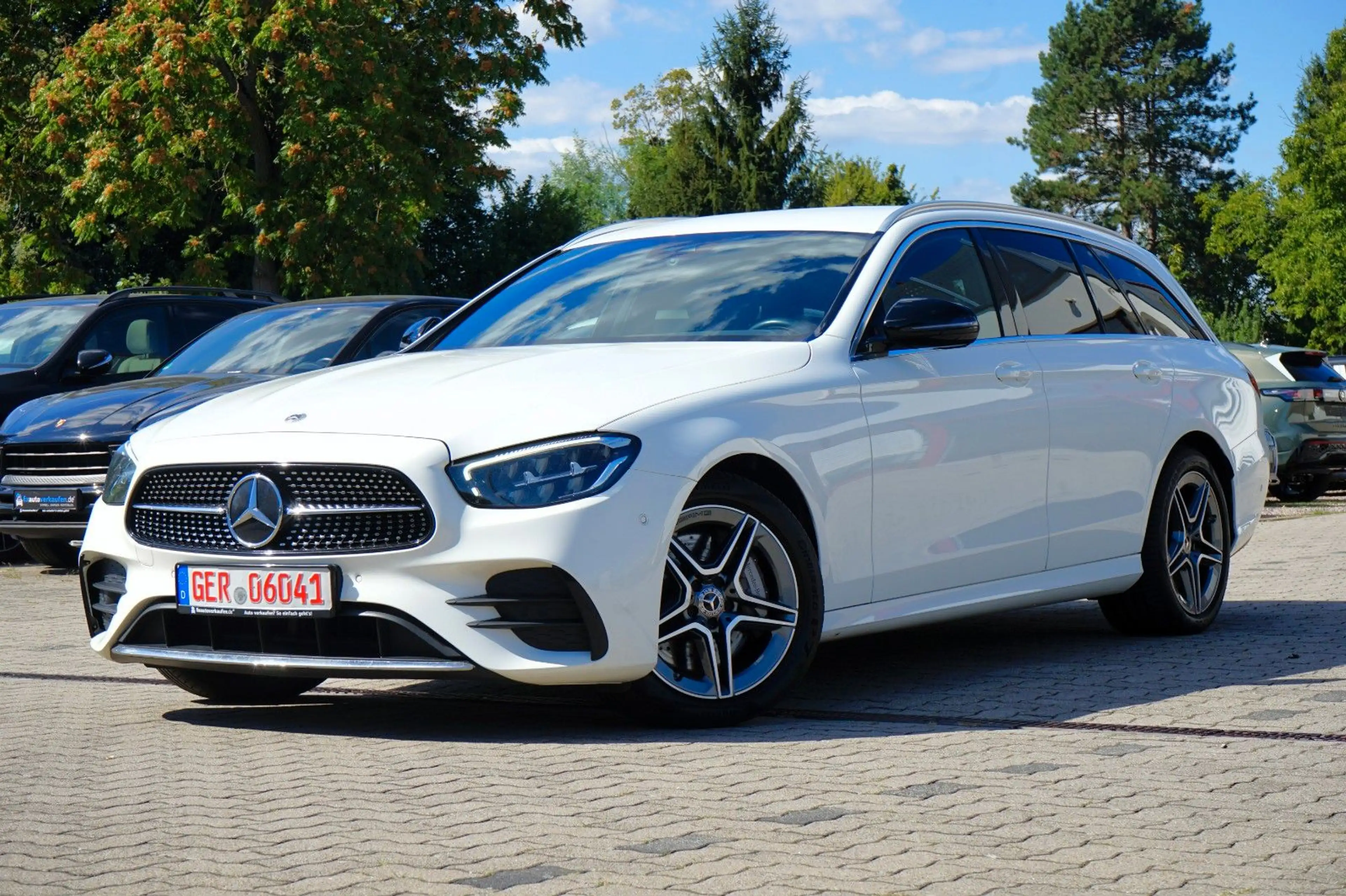 Mercedes-Benz E 300 de AMG/1.HAND/BURMESTER/ASSISTENT/AMBIENTE