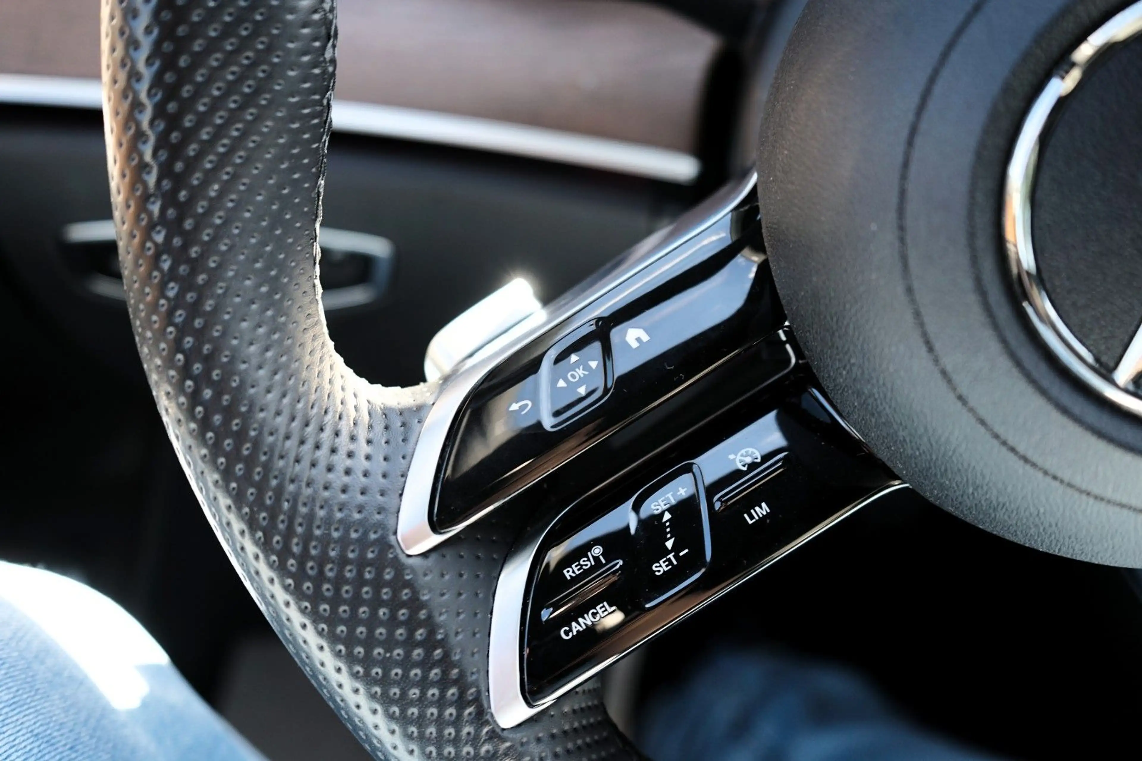 Mercedes-Benz E 300 de AMG/1.HAND/BURMESTER/ASSISTENT/AMBIENTE — photo 6