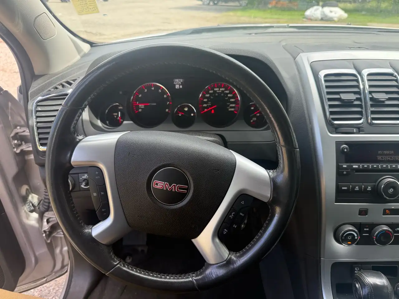 GMC Acadia photo GMC Acadia