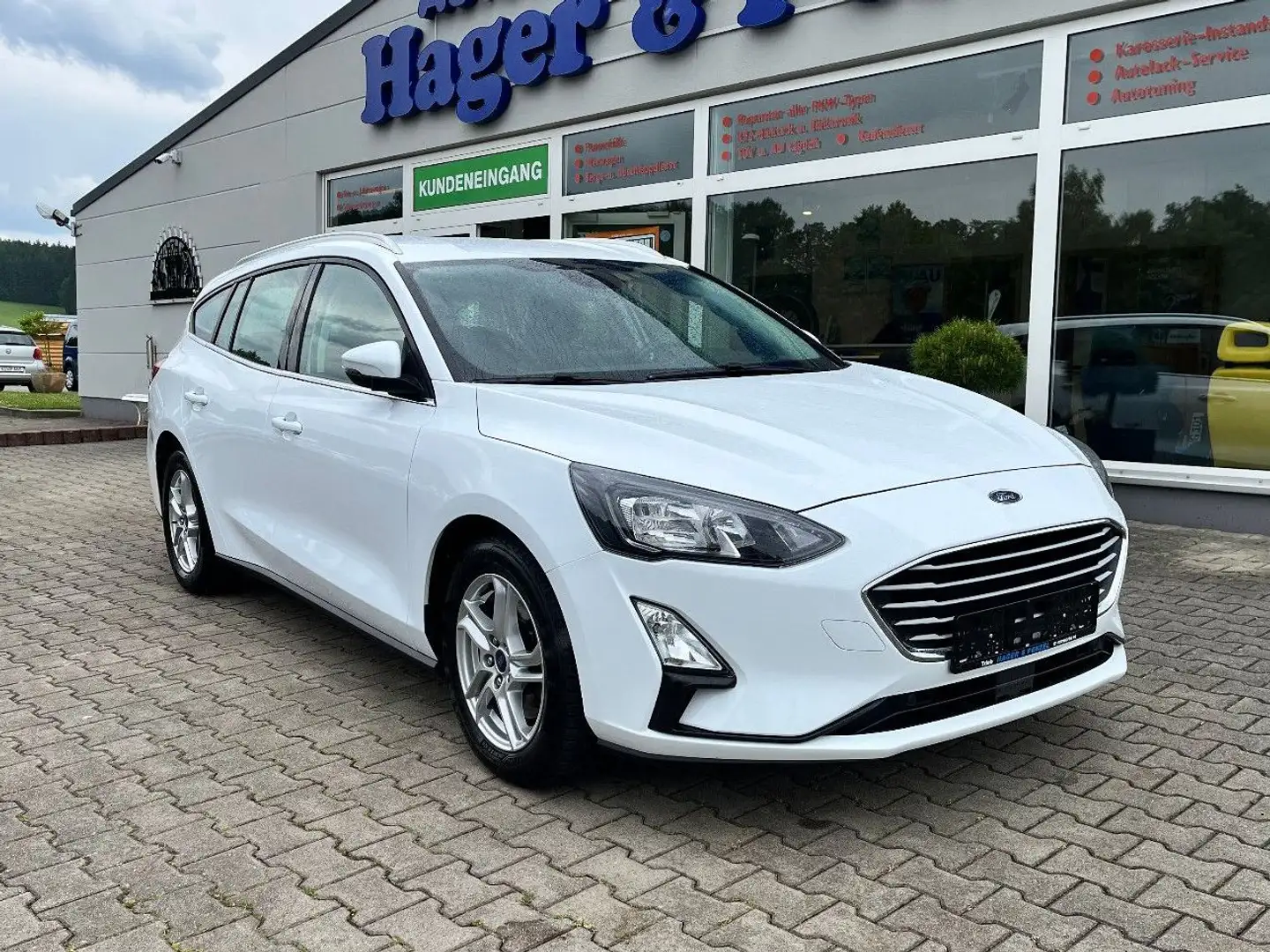 Ford Focus Turnier Cool & Connect AHK Kamera Navi Weiß - 1