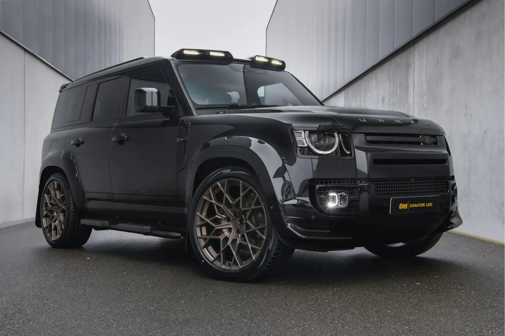 Land Rover Defender 110 URBAN WIDETRACK P300e 110 X-Dynamic HSE Carbon Noir - 1