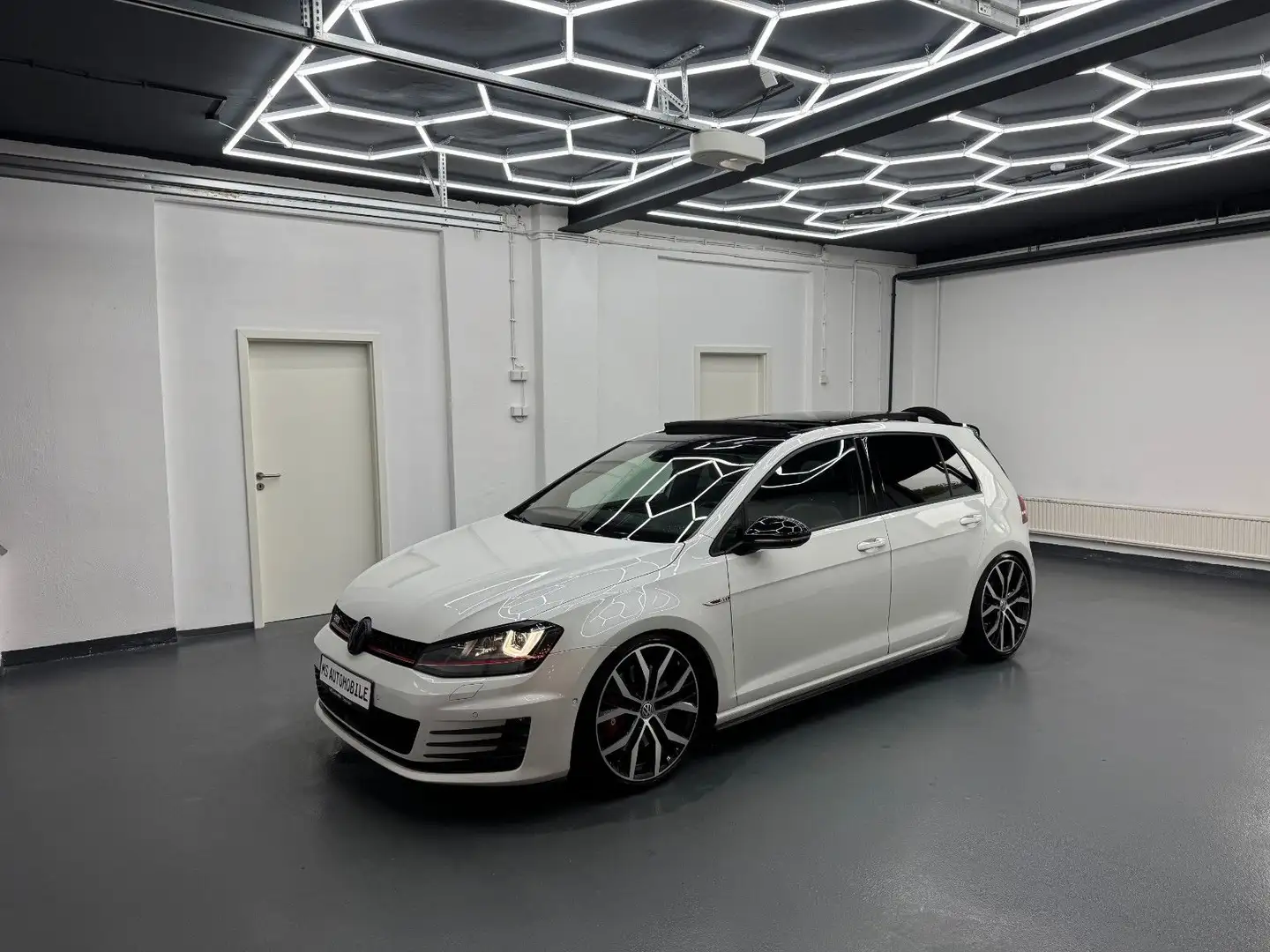 Volkswagen Golf GTI Performance BMT*DCC*ACC*PANO*R-KAM.*LEDER* Weiß - 1