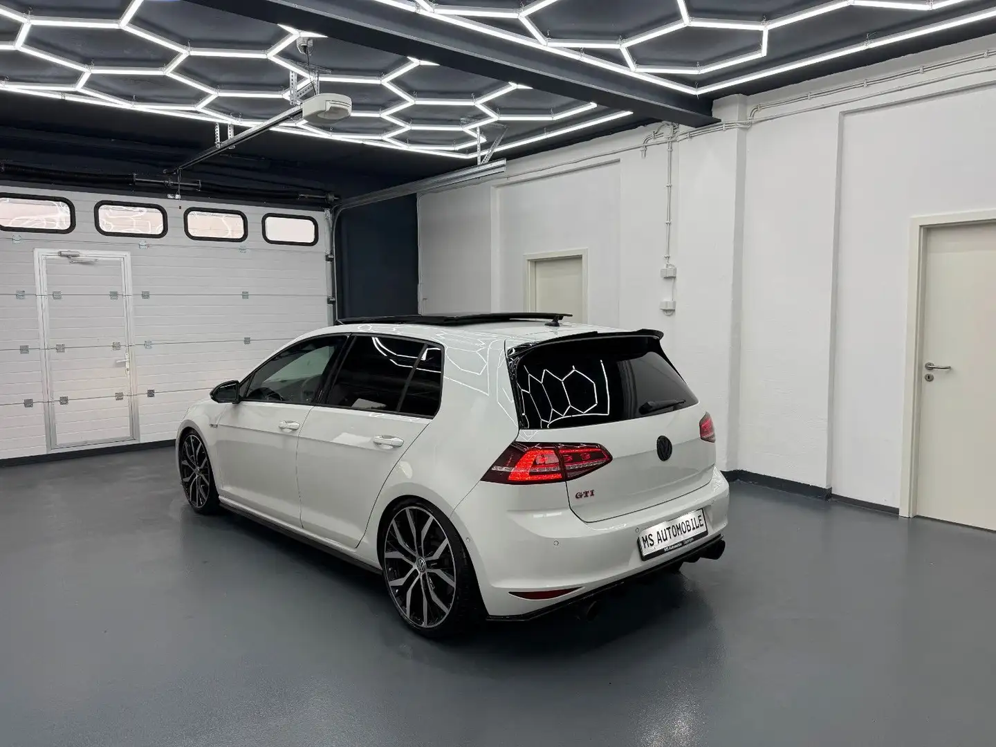 Volkswagen Golf GTI Performance BMT*DCC*ACC*PANO*R-KAM.*LEDER* Weiß - 2