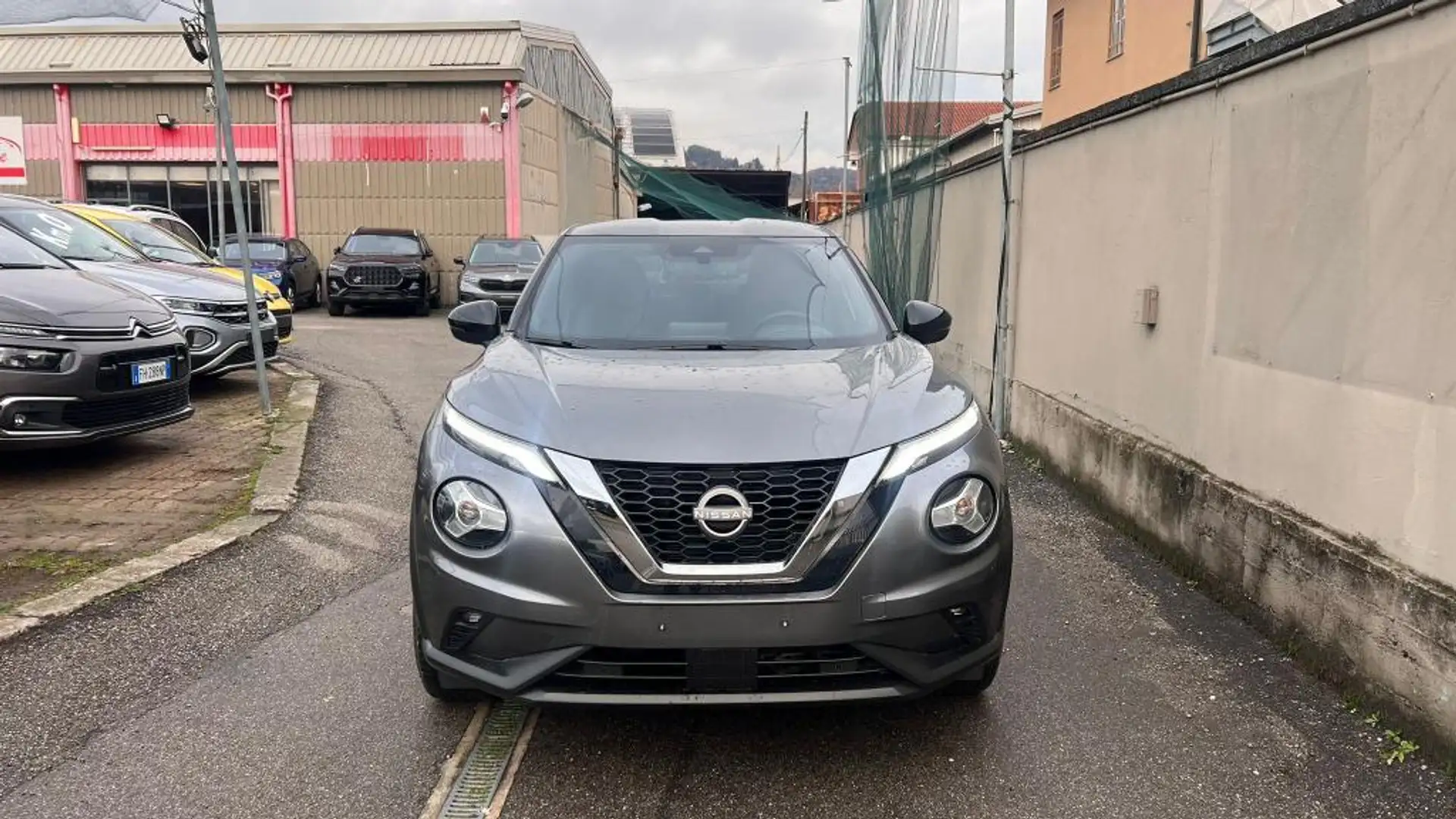 Nissan Juke 1.0 DIG-T 114 CV Acenta siva - 2