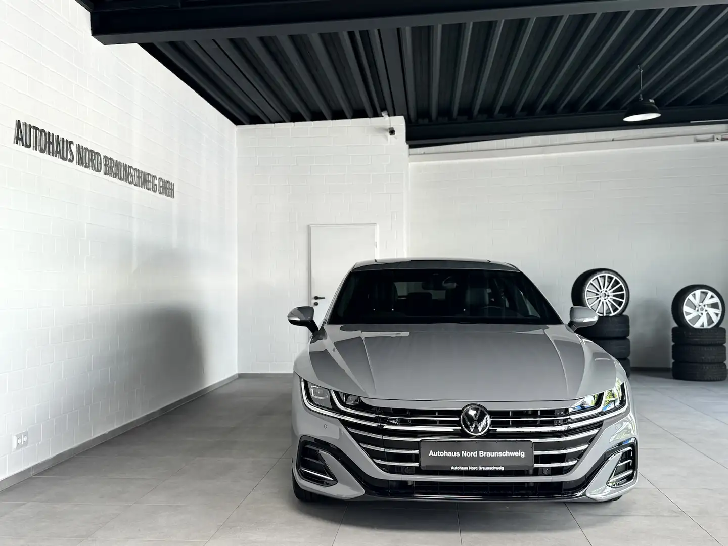 Volkswagen Arteon Shooting Brake 2.0 TSI R Line*Pano*IQ*AHK* Grijs - 2