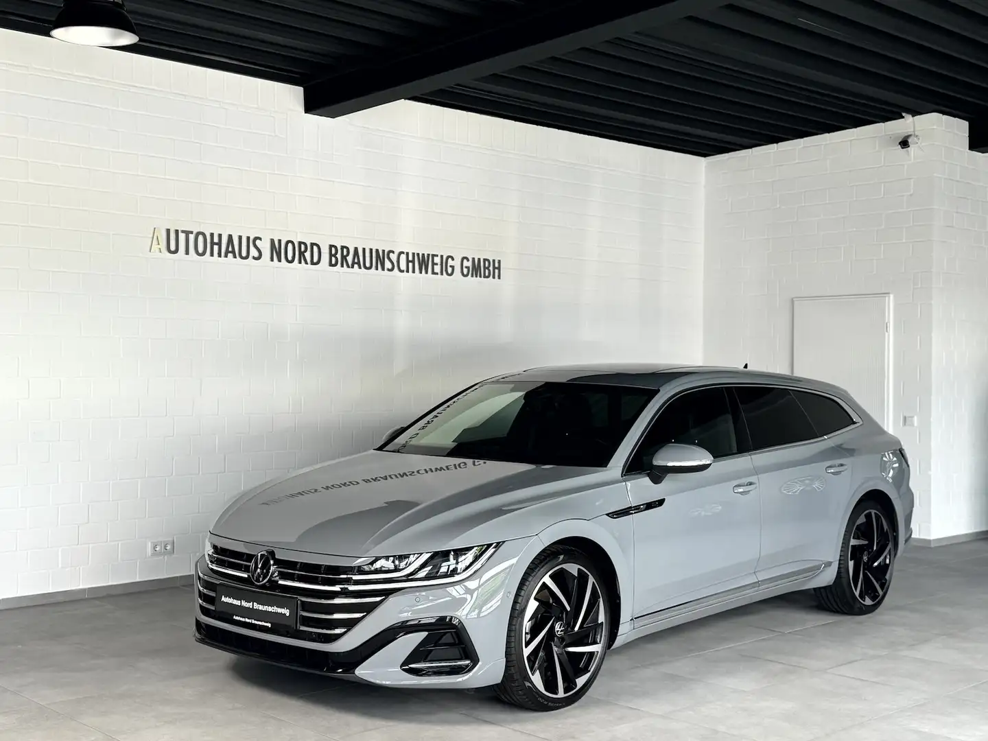 Volkswagen Arteon Shooting Brake 2.0 TSI R Line*Pano*IQ*AHK* Grijs - 1