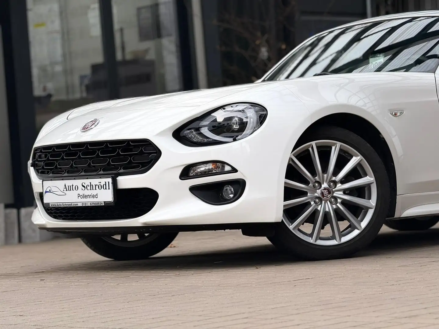 Fiat 124 Spider Lusso 1.4 Turbo, LED, BOSE, Kamera, Leder, Nav,SHZ Weiß - 2